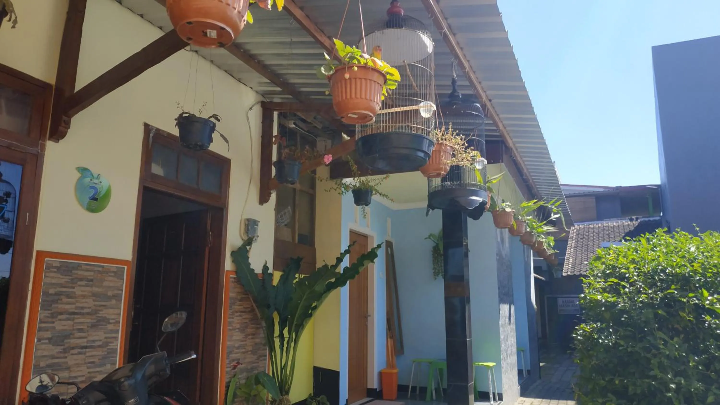 Facade/entrance in Penginapan Kahan