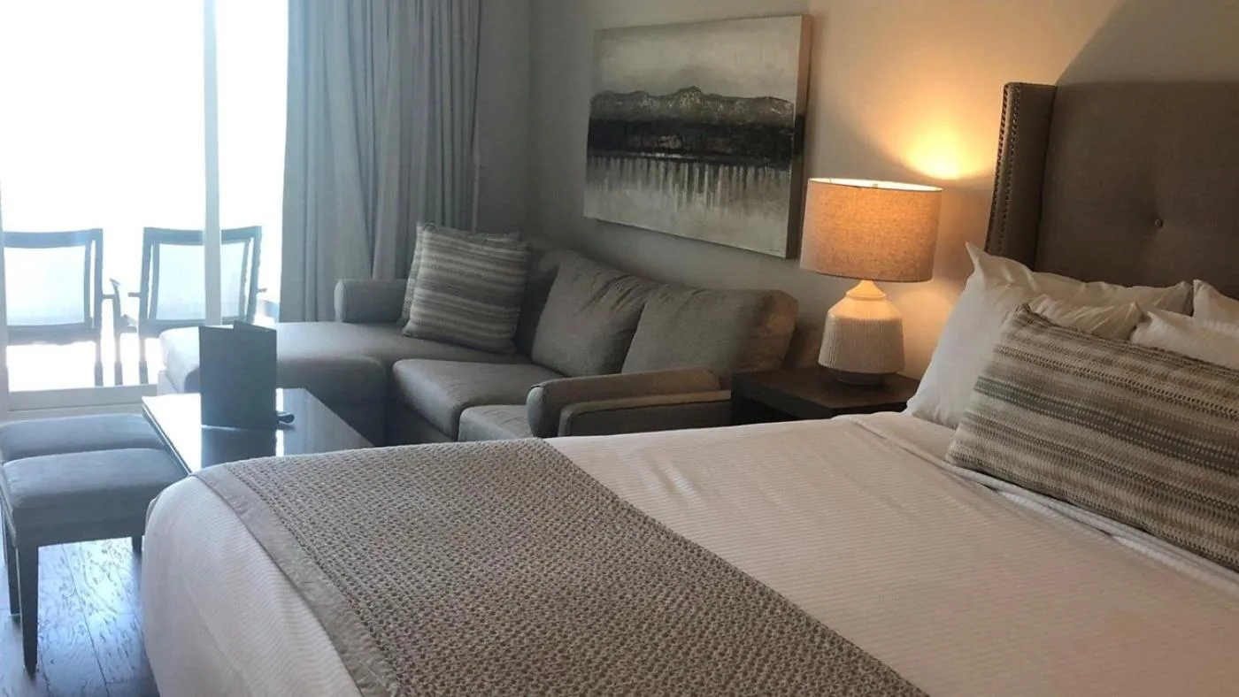 Living room, Bed in Touchstone Resort