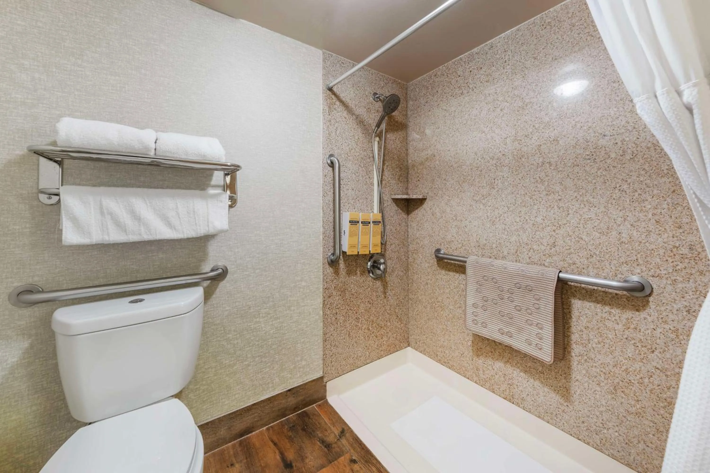 Bathroom in Best Western Plus Hill House