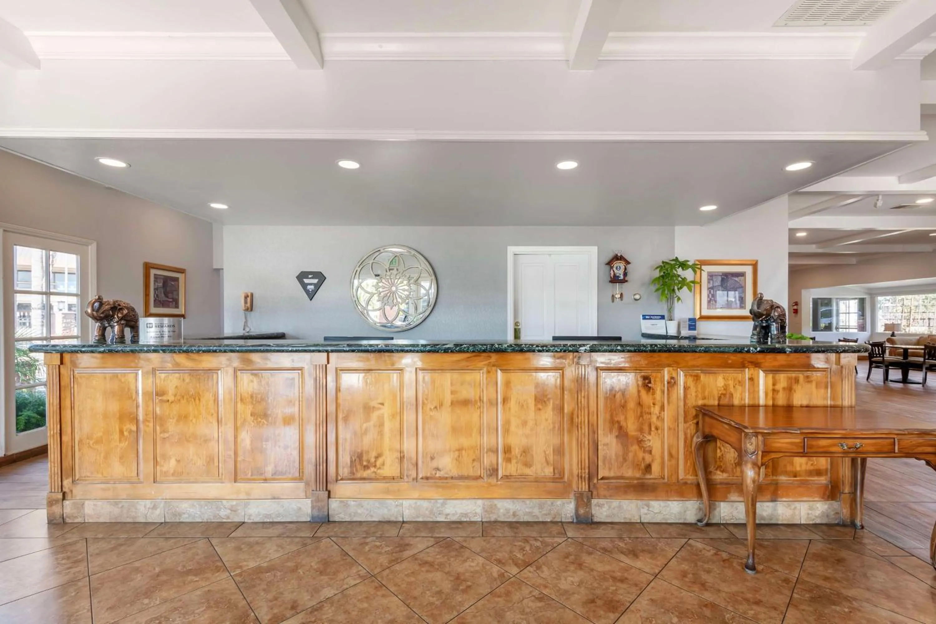 Lobby or reception in Best Western Plus Hill House