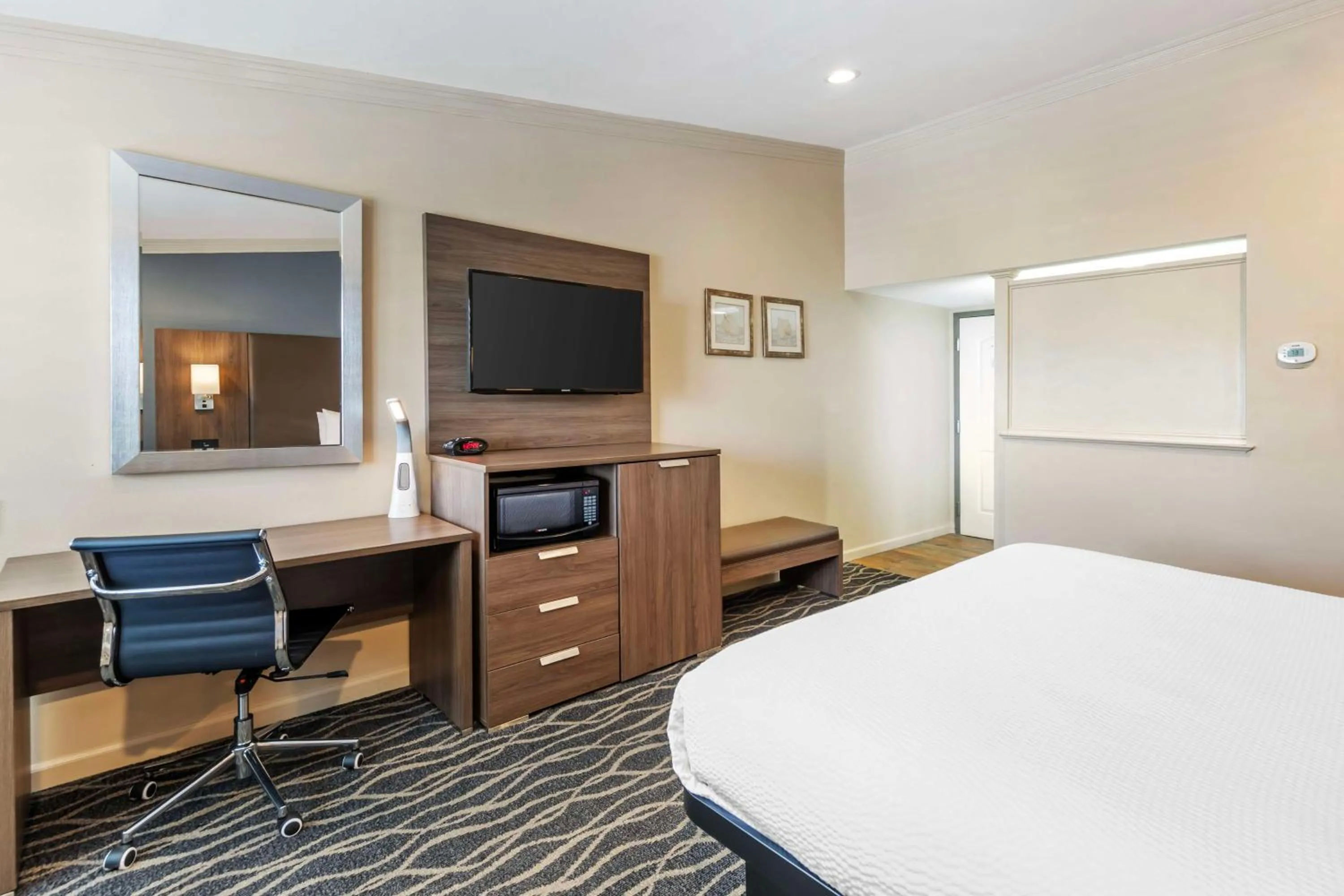 Bedroom, Bed in Best Western Plus Hill House