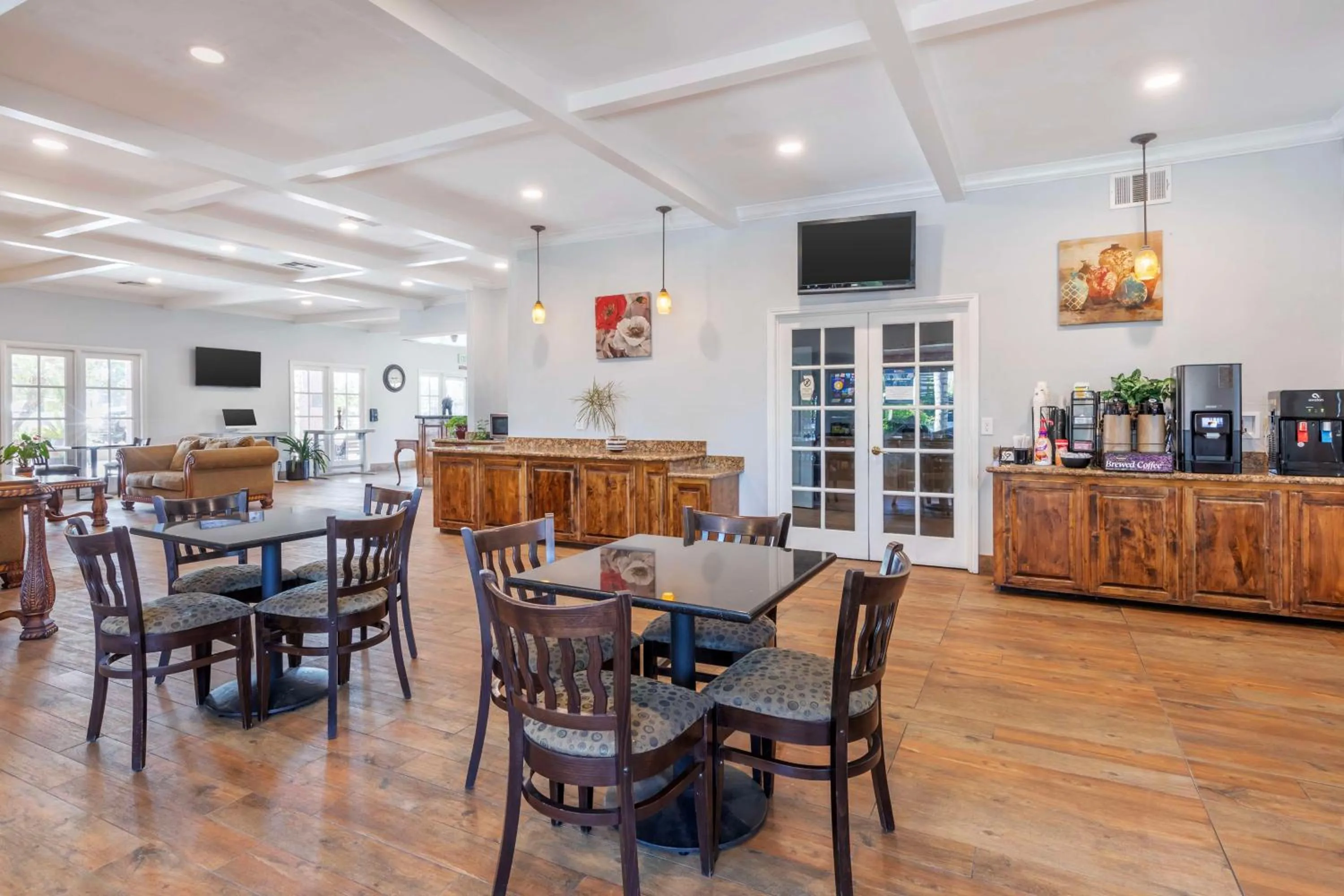 Lobby or reception in Best Western Plus Hill House