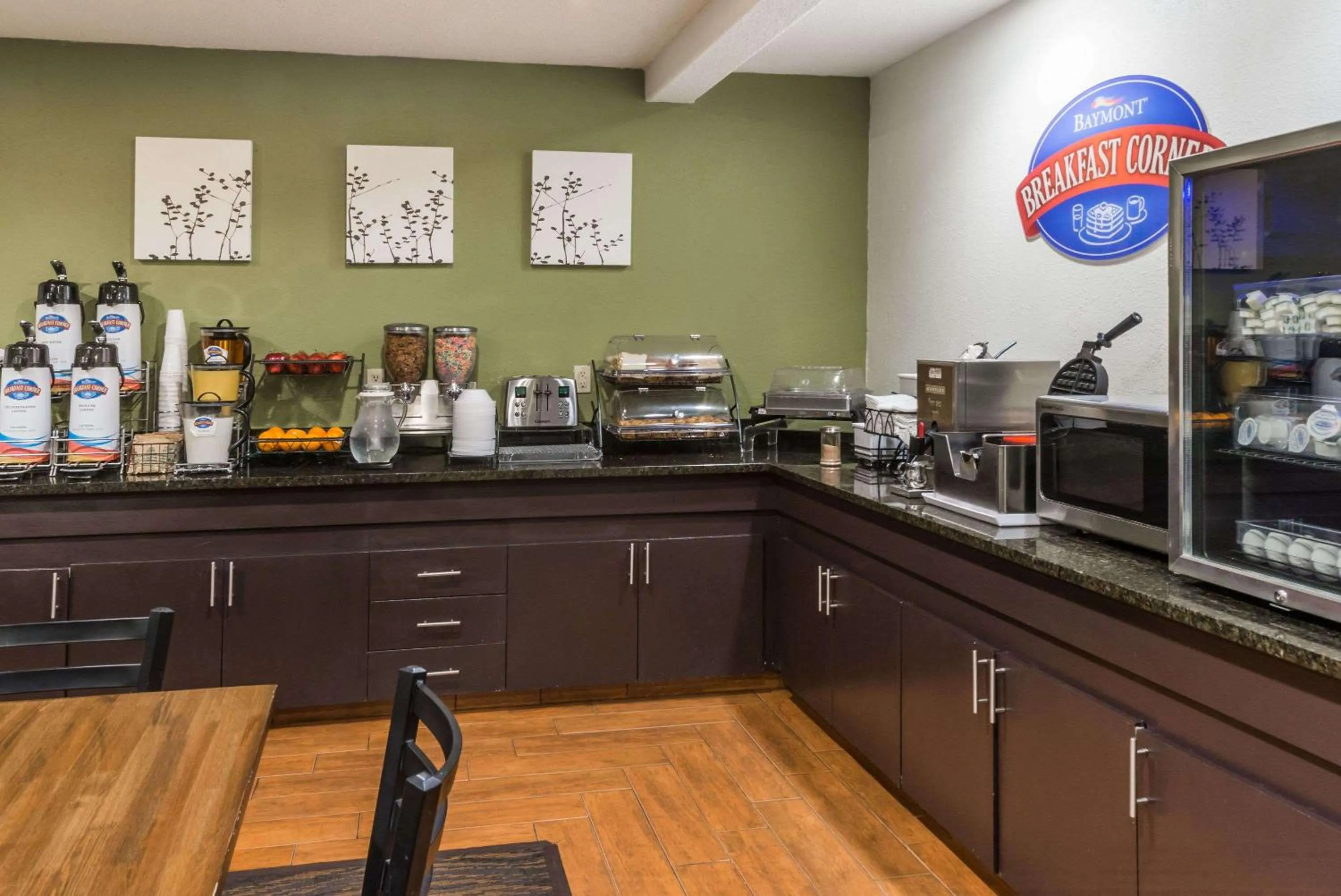 Restaurant/places to eat in Baymont by Wyndham Pueblo