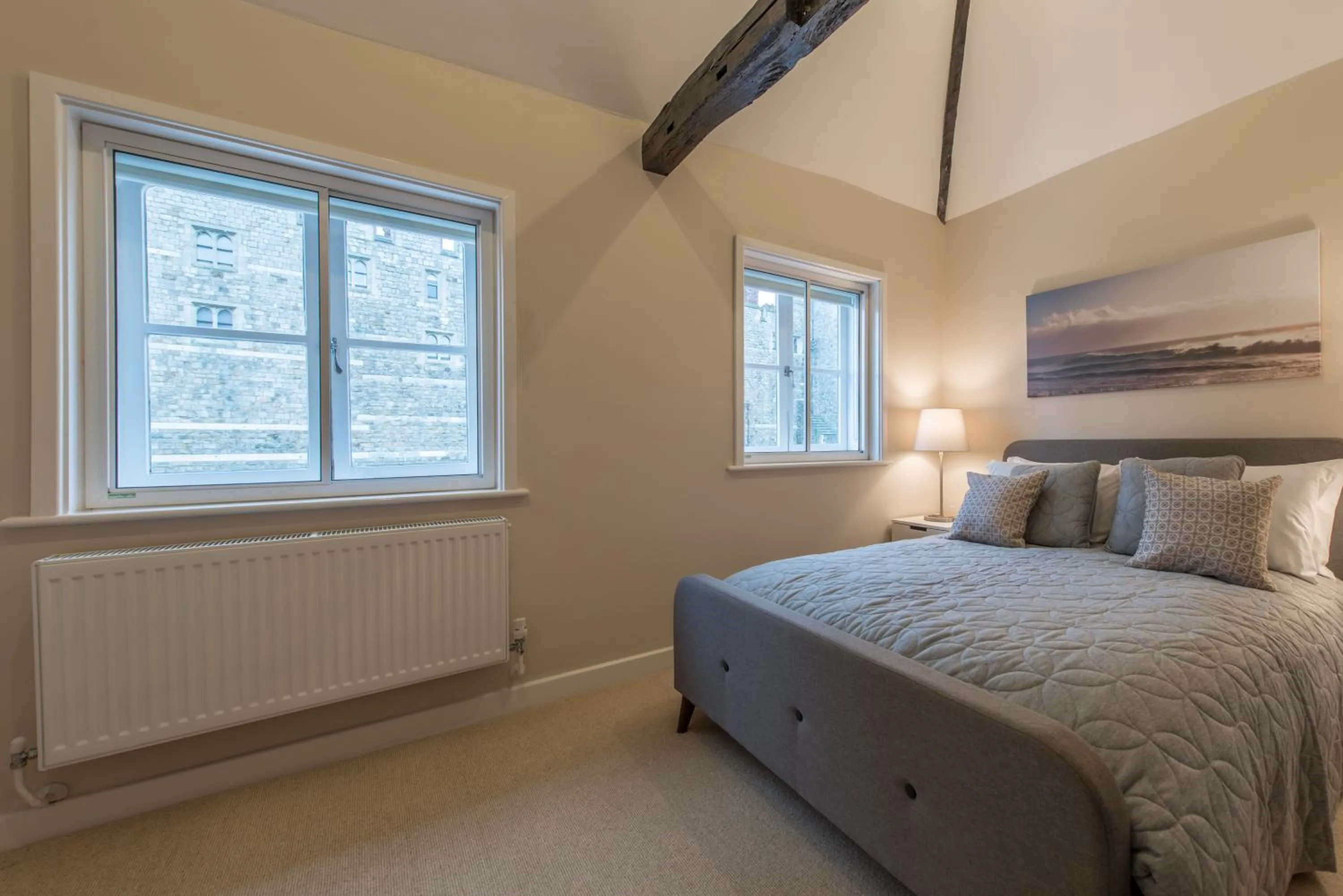 Bed in Central Windsor Apartment Facing the Castle