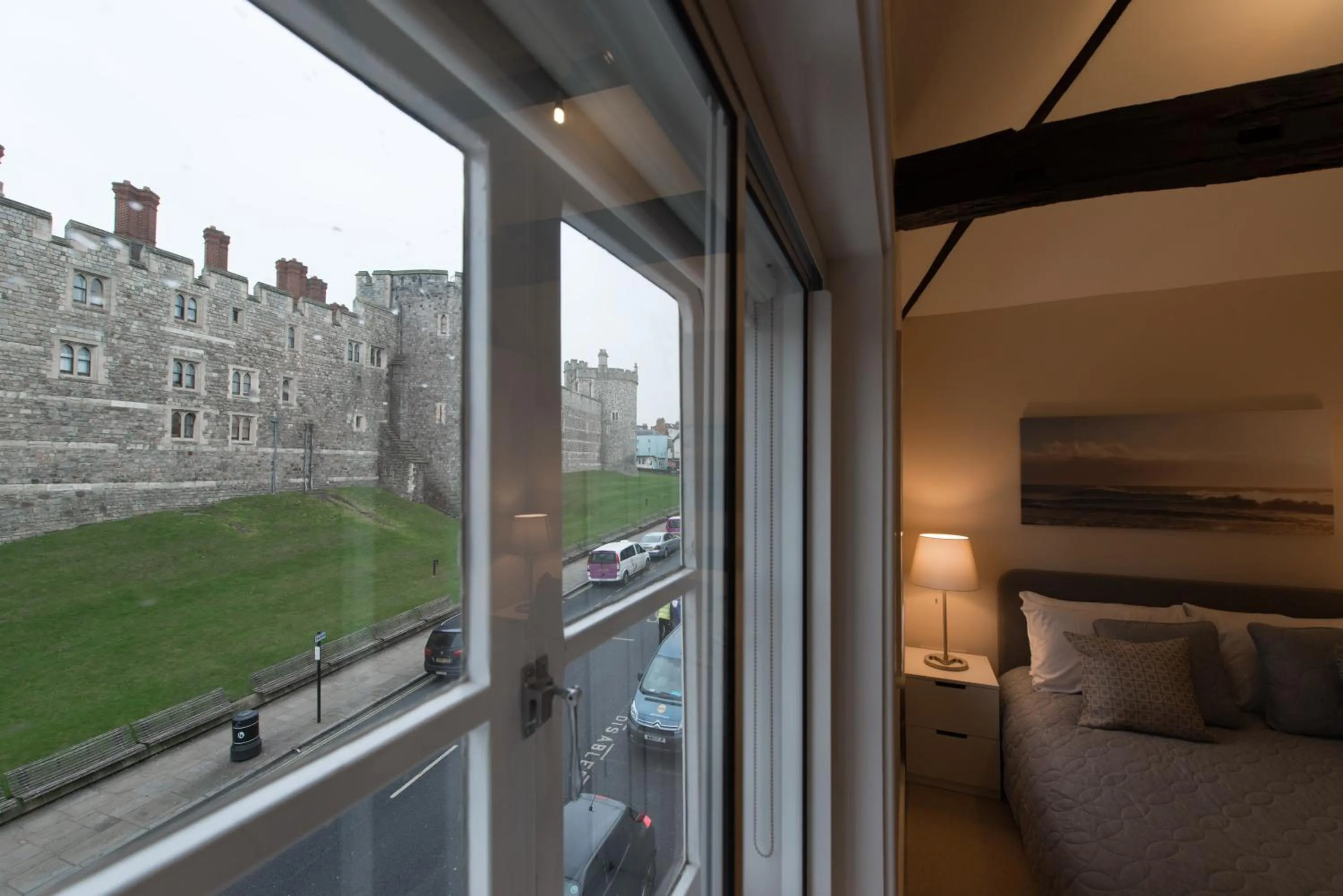 Bed in Central Windsor Apartment Facing the Castle