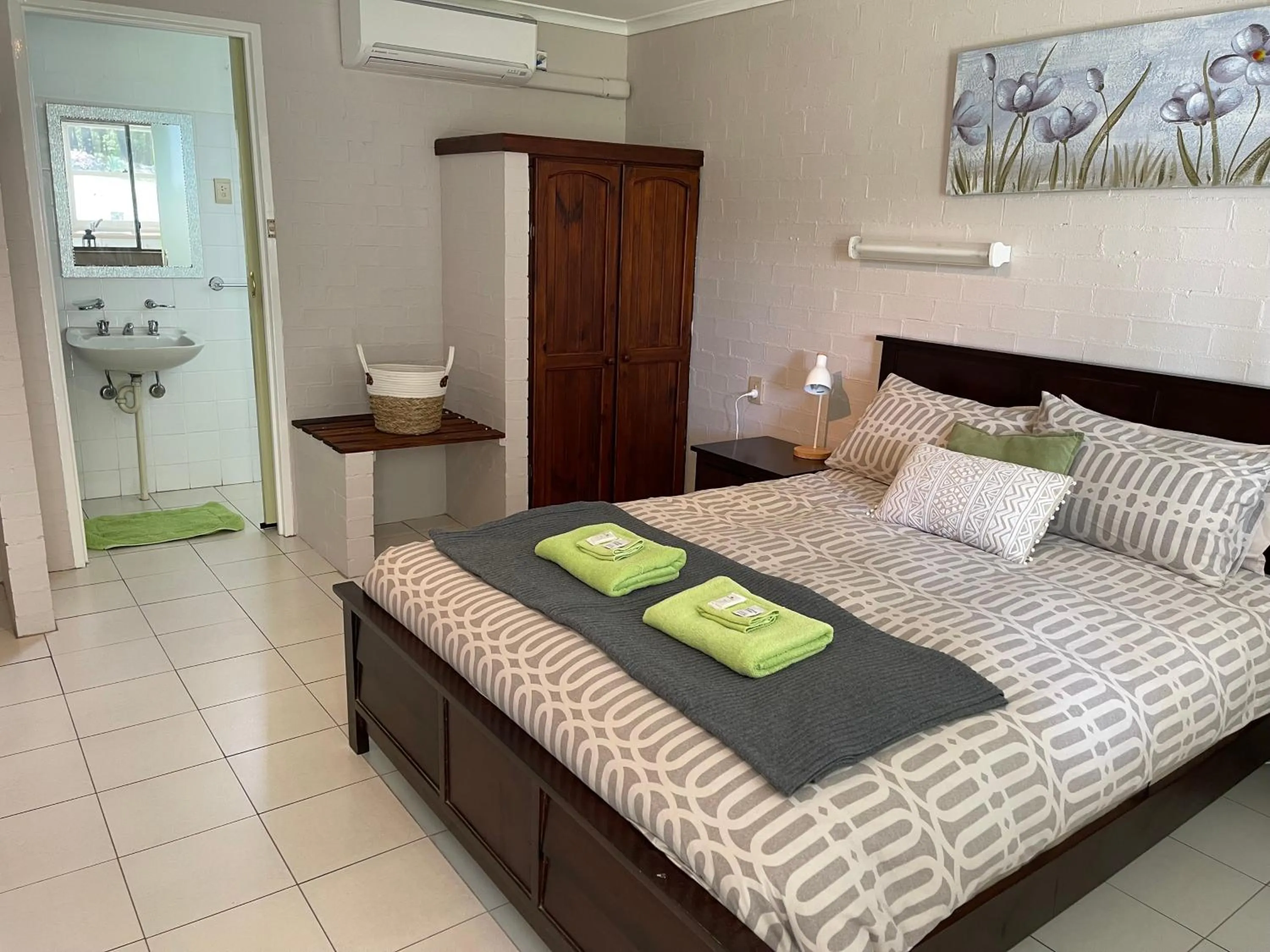 Bedroom, Bed in Sinclairs Country Retreat - Adults Only