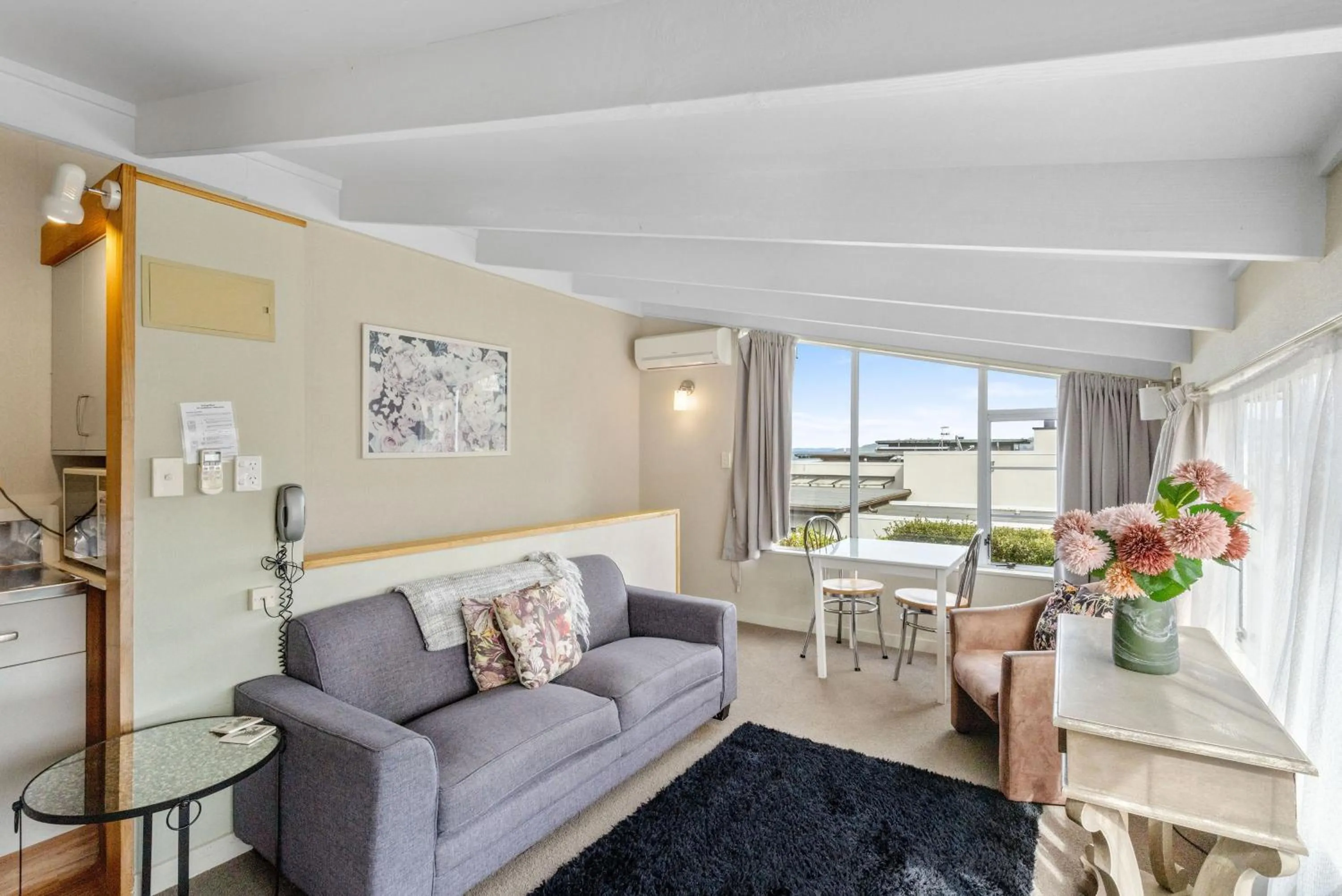 Living room in Cottage Mews Motel