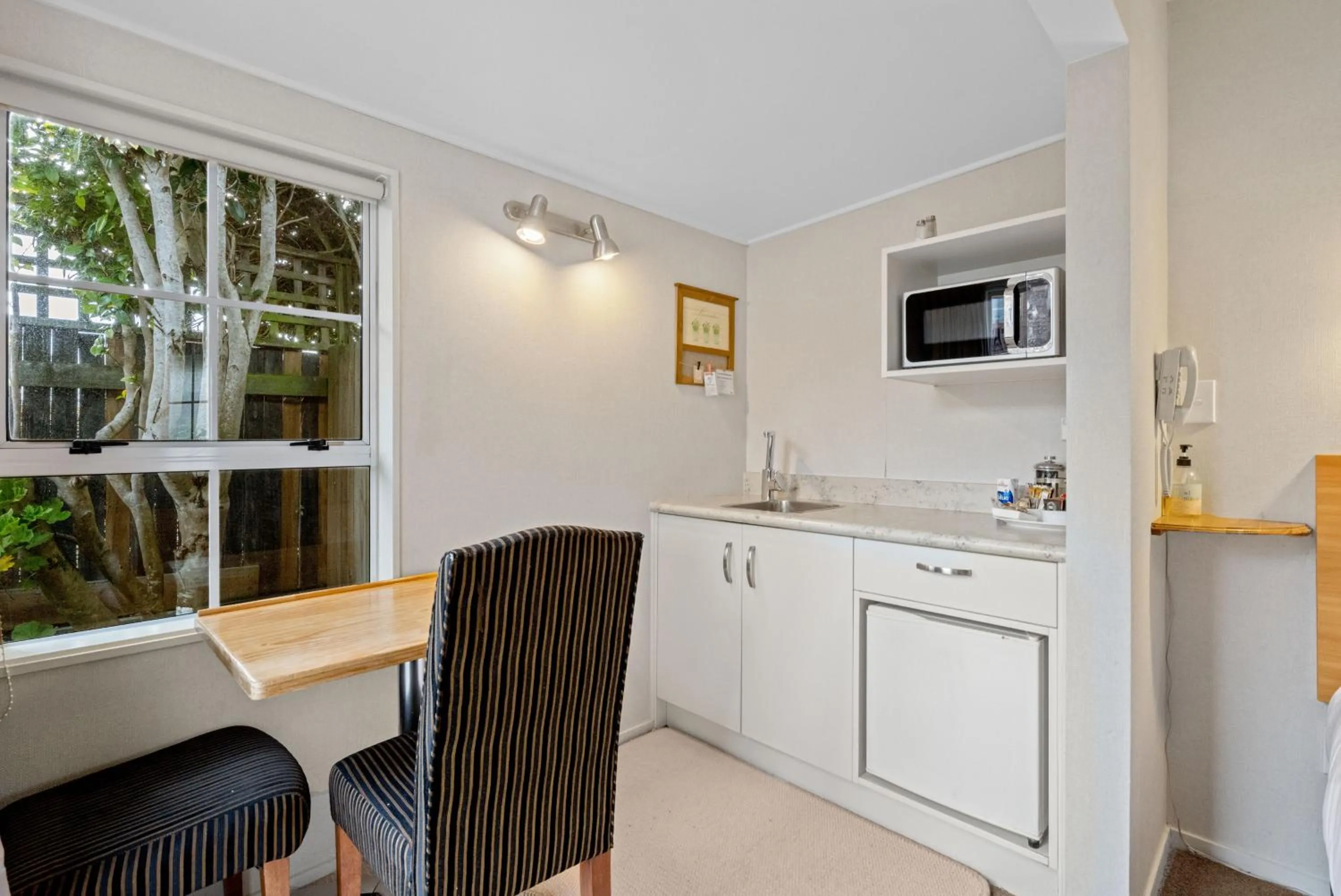 Dining area in Cottage Mews Motel