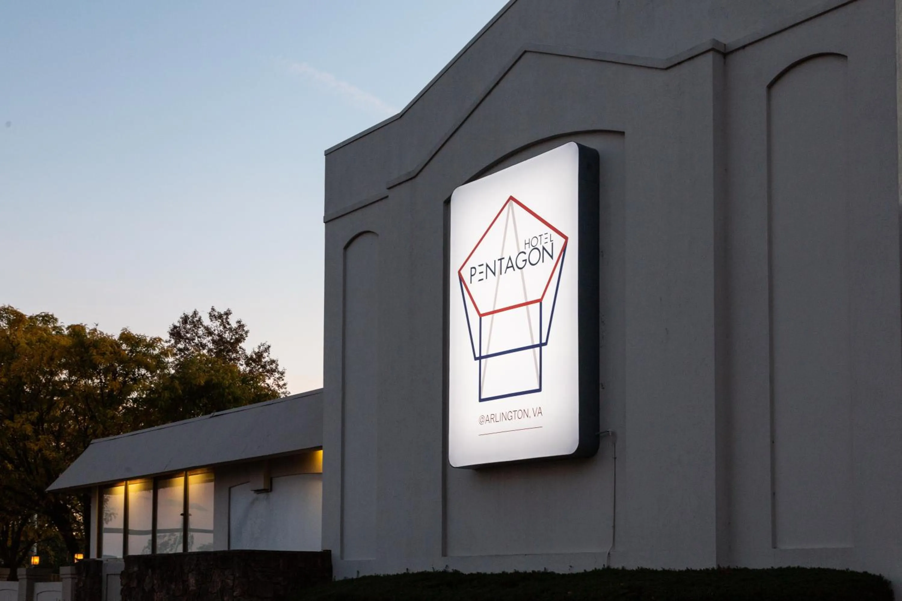 Property logo or sign in Hotel Pentagon