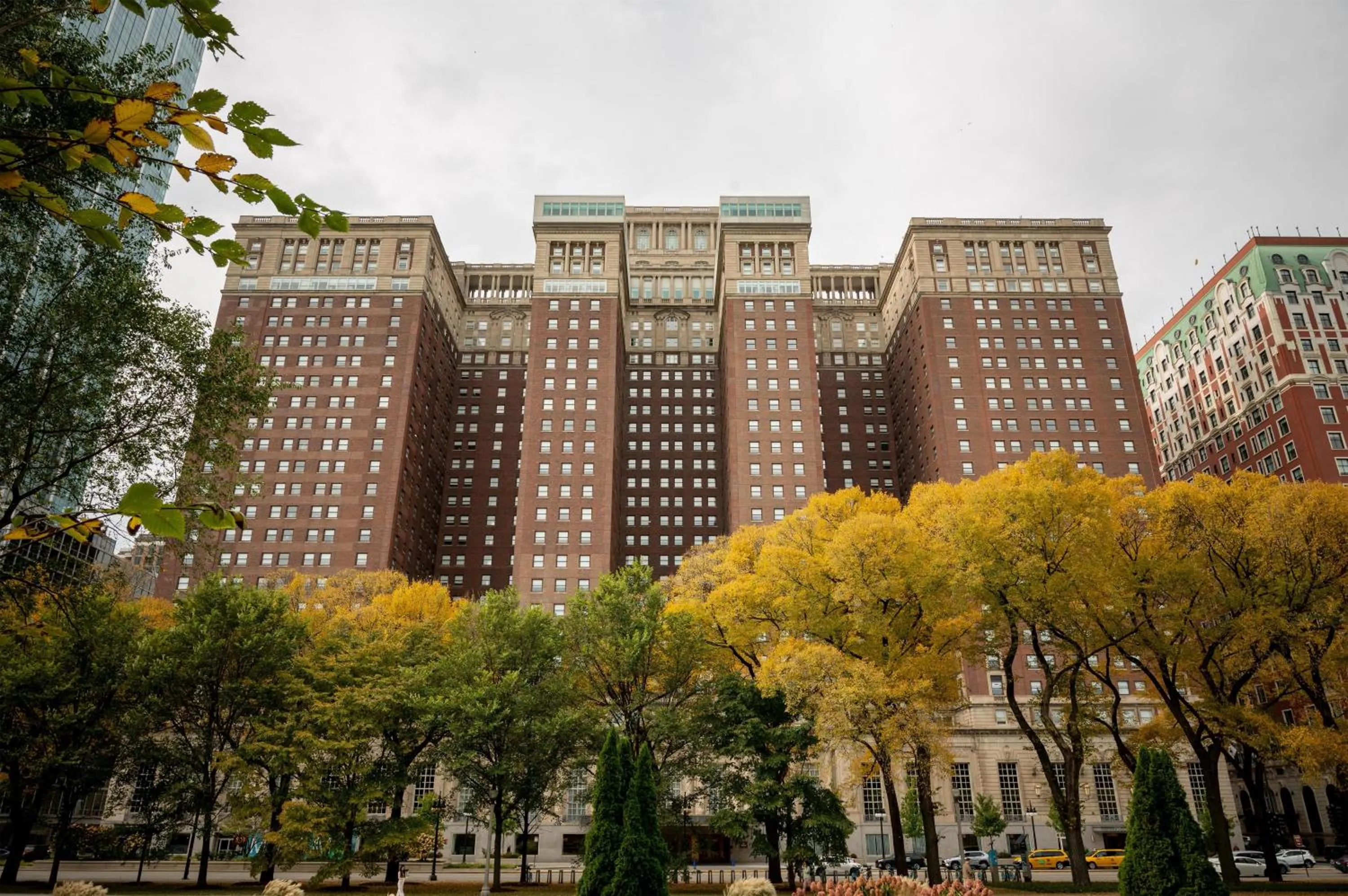 Property building in Hilton Chicago