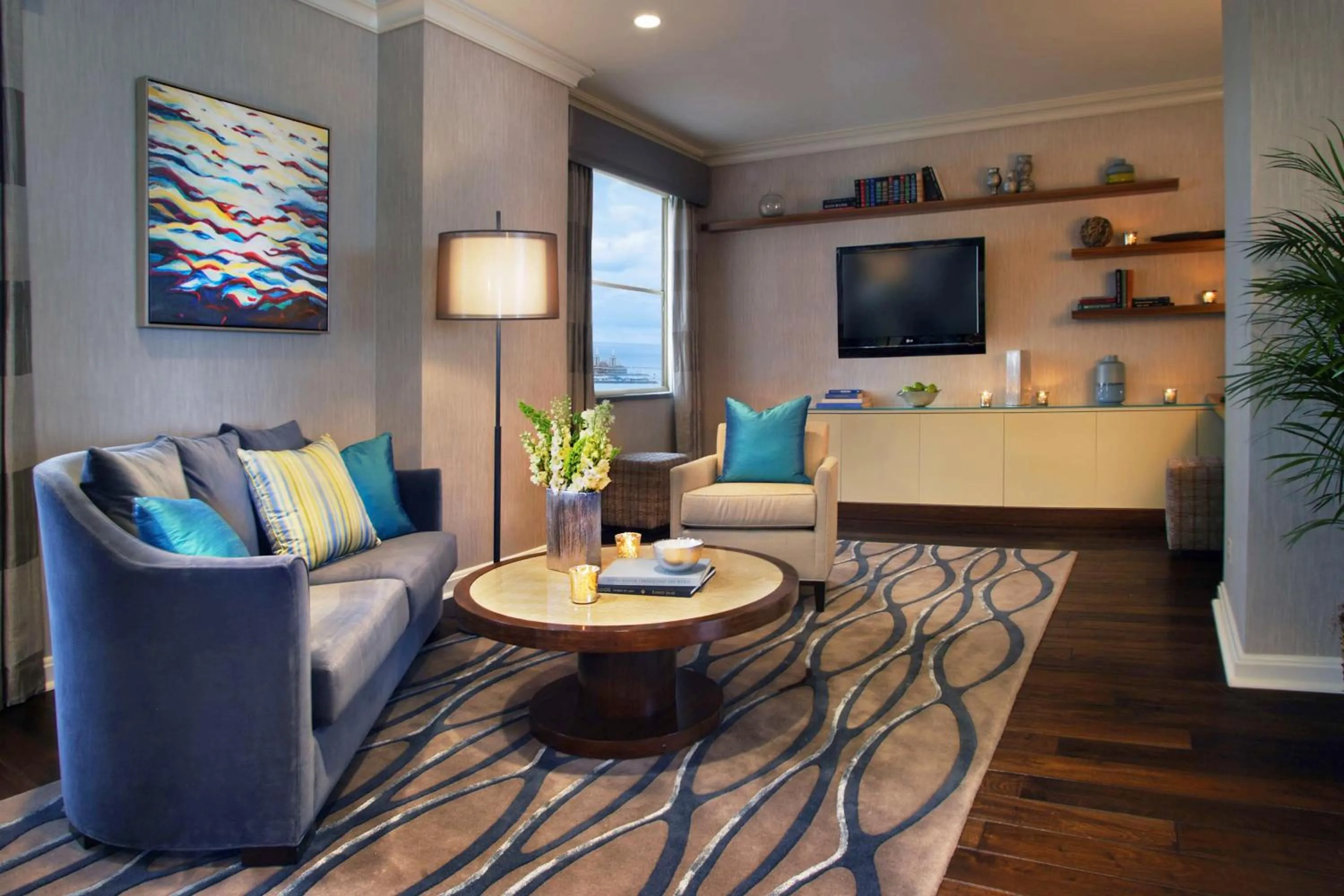 Living room in Hilton Chicago