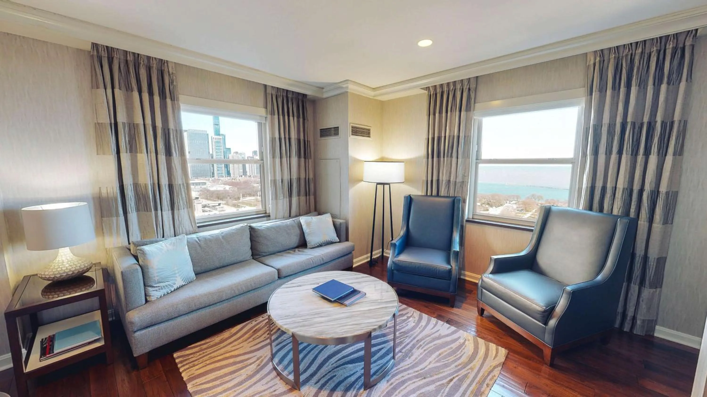 Living room in Hilton Chicago
