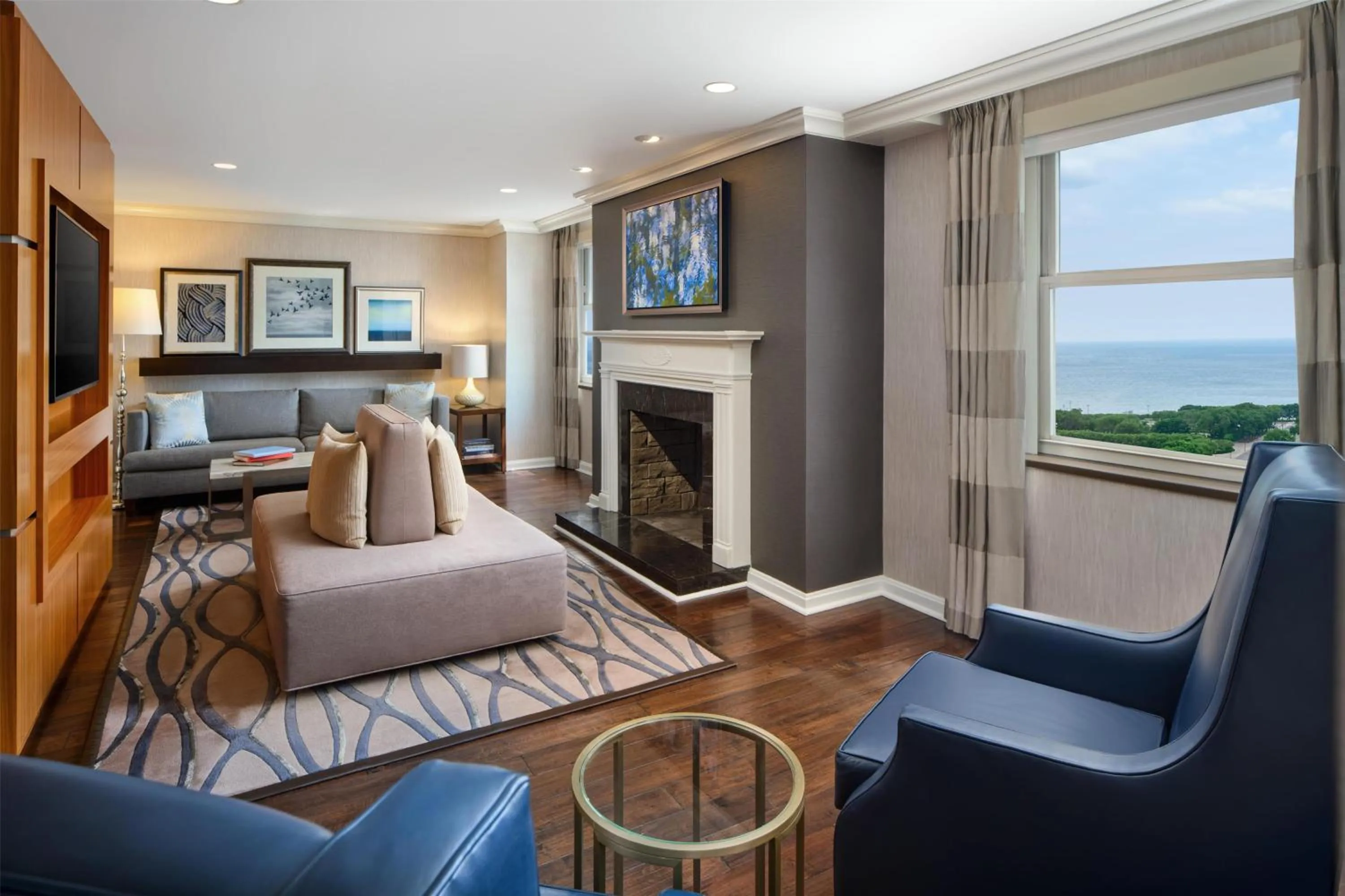 Living room in Hilton Chicago