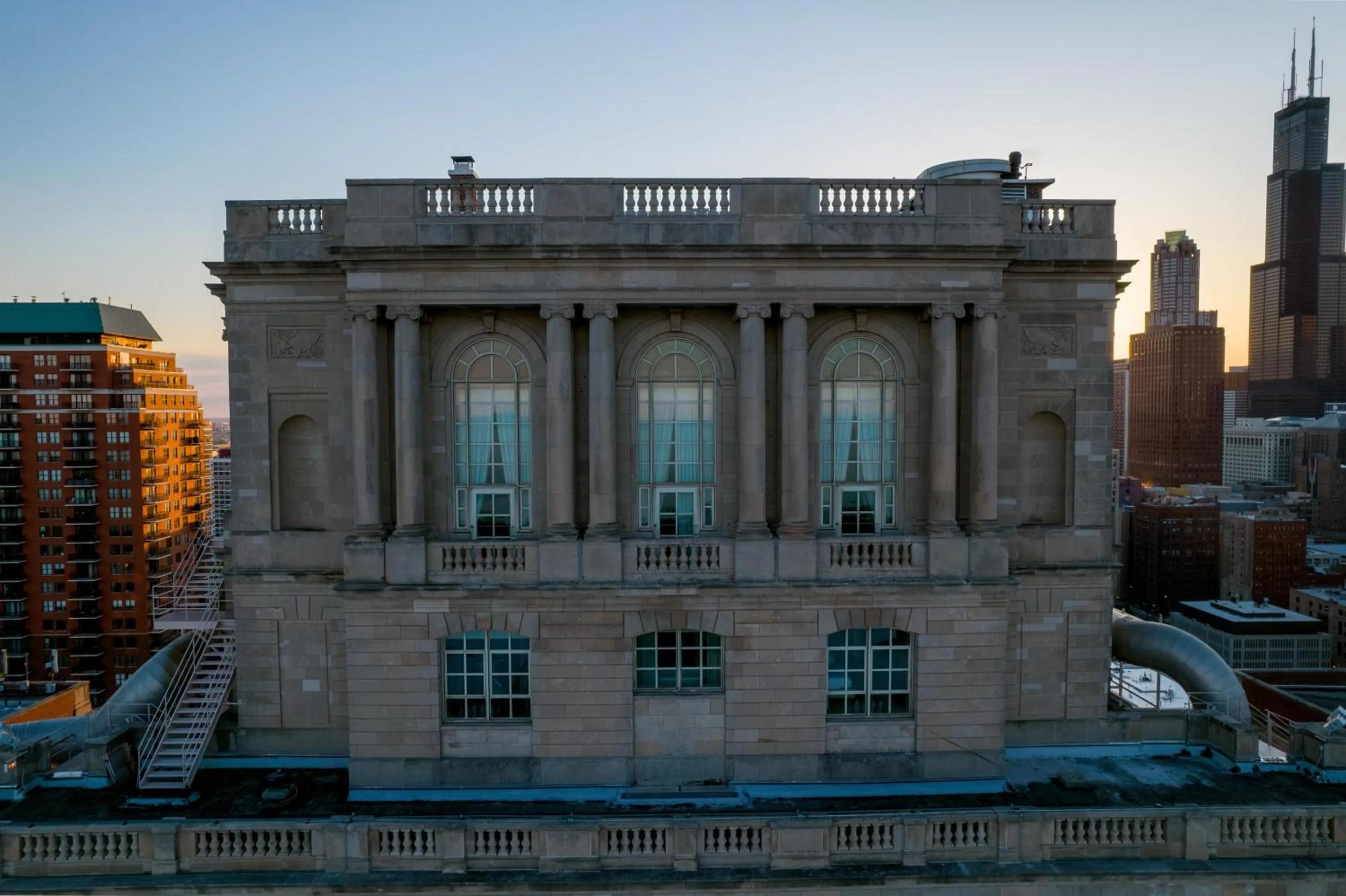 Property building in Hilton Chicago