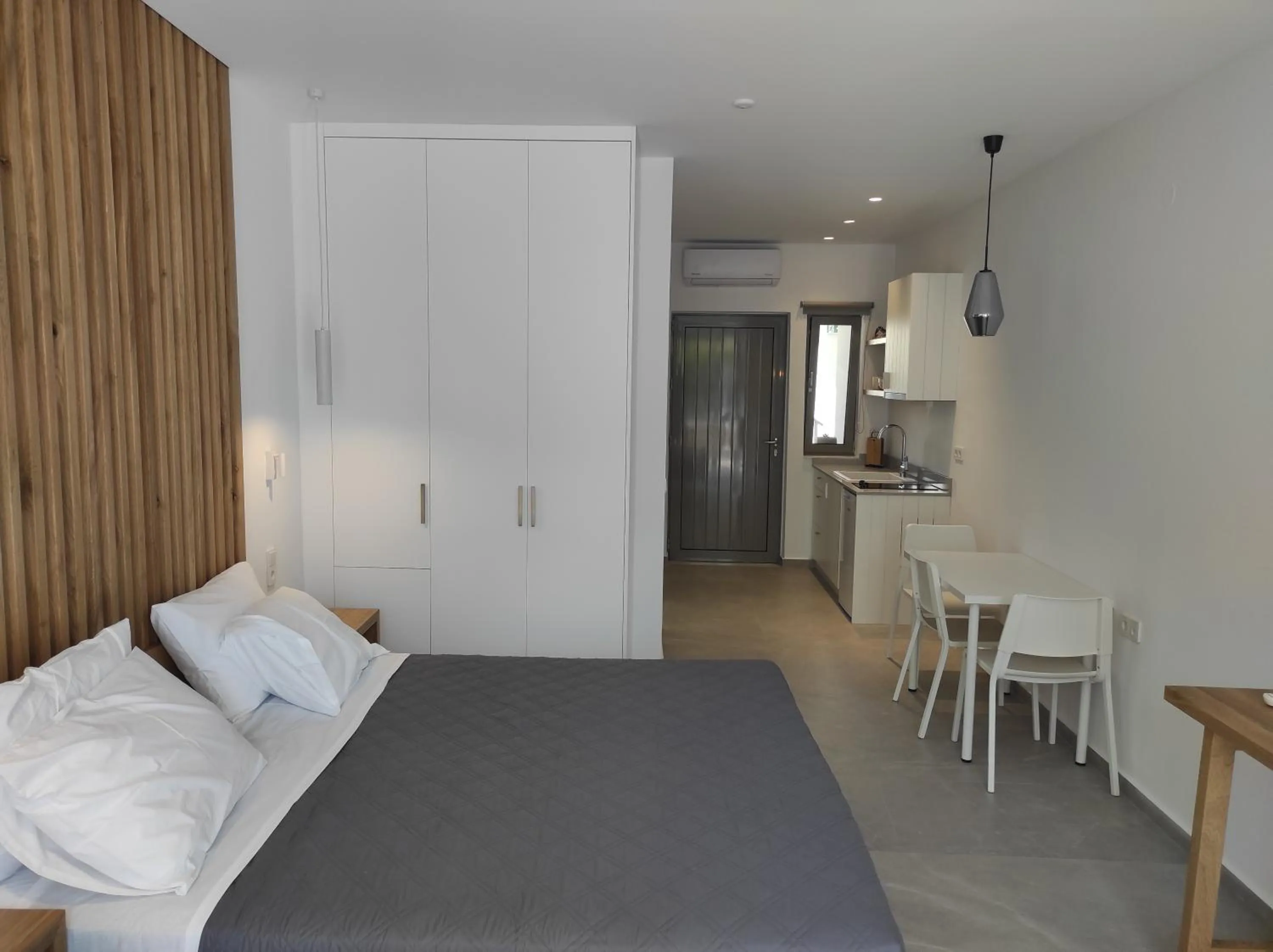 Photo of the whole room, Bed in Melissa Apartments, Studios & Suites