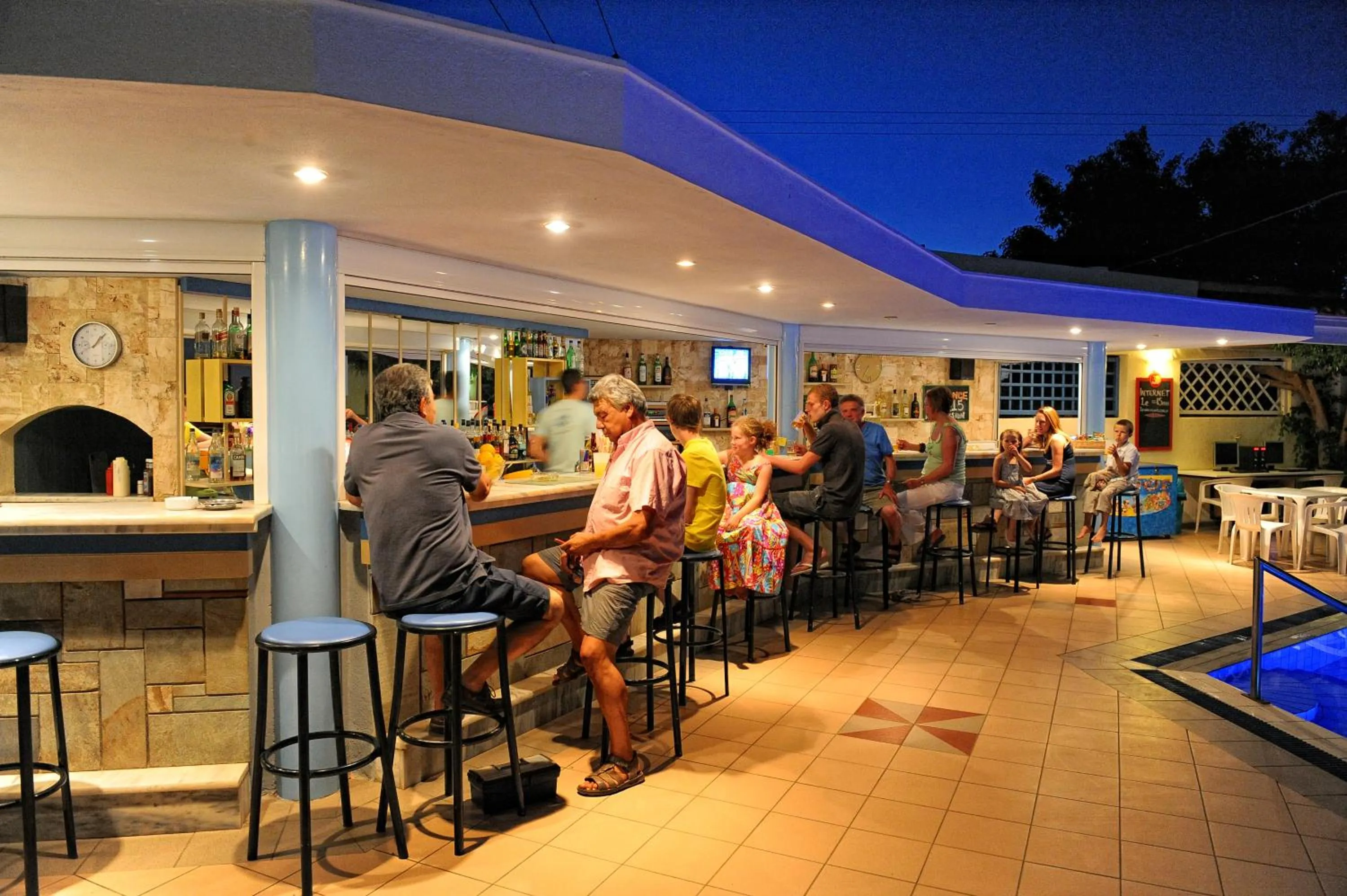 Lounge or bar in Melissa Apartments, Studios & Suites