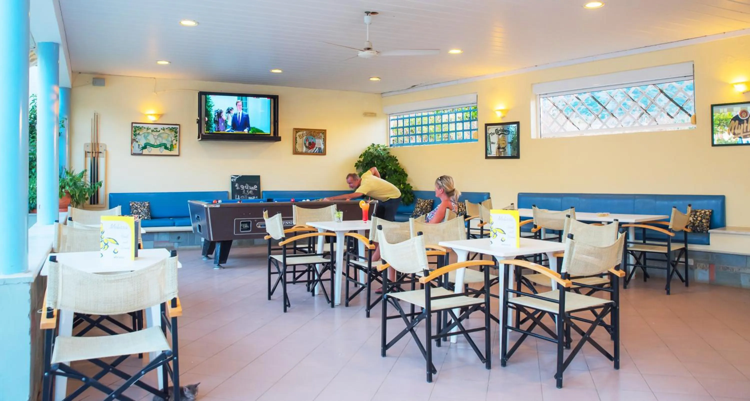 Restaurant/places to eat in Melissa Apartments, Studios & Suites