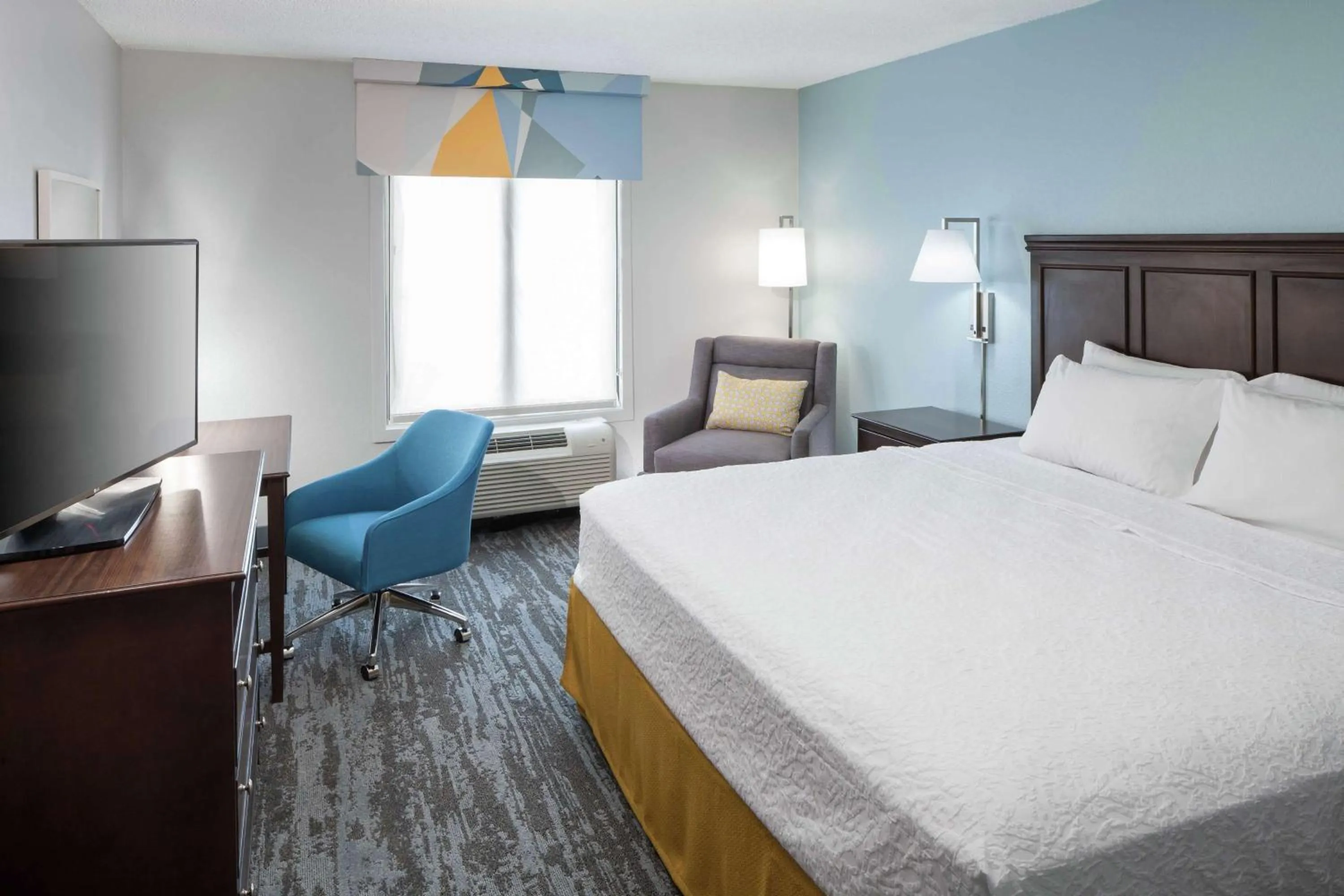 Bedroom, Bed in Hampton Inn & Suites Miami-Doral Dolphin Mall