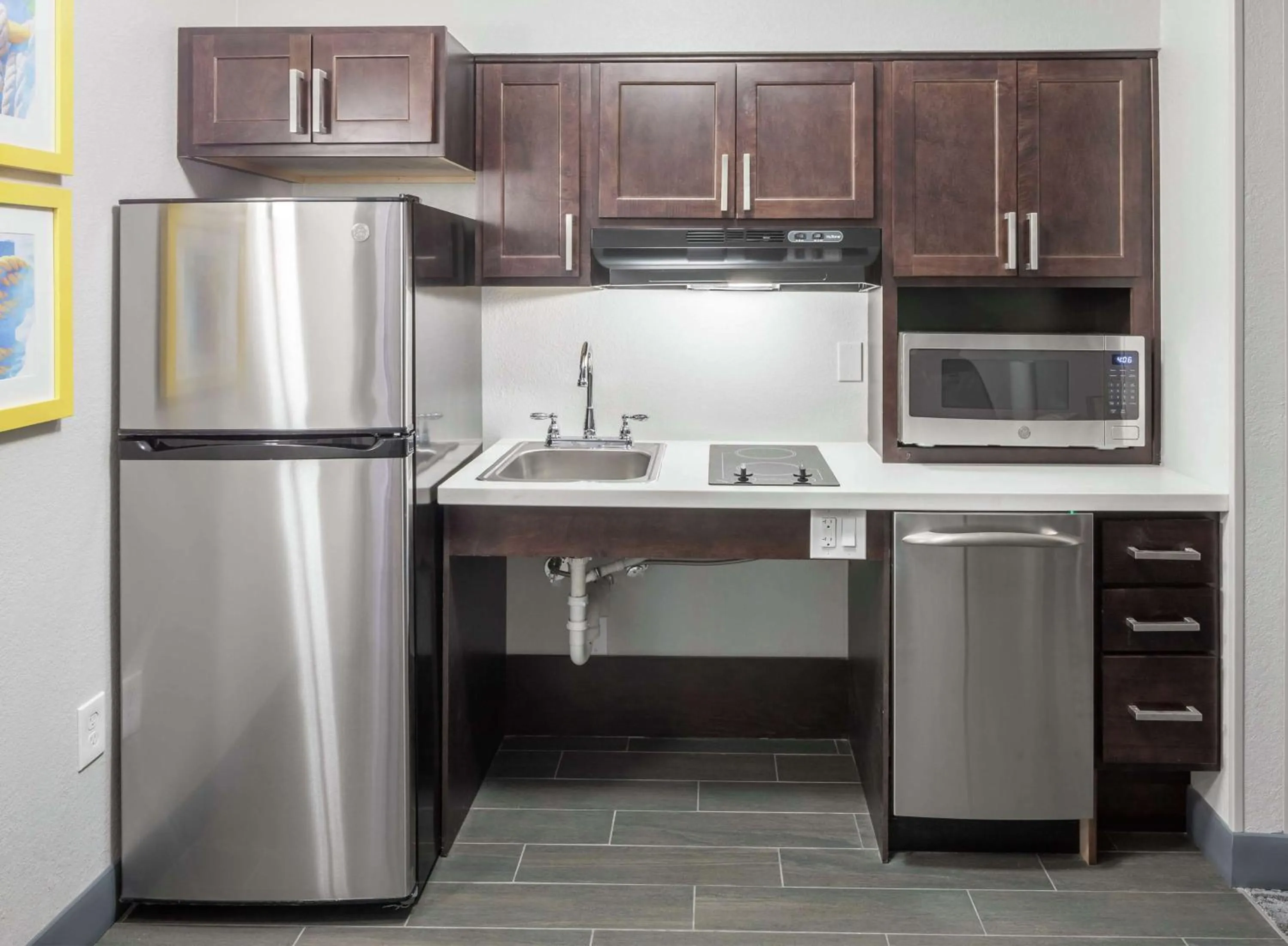 Kitchen or kitchenette in Hampton Inn & Suites Miami-Doral Dolphin Mall