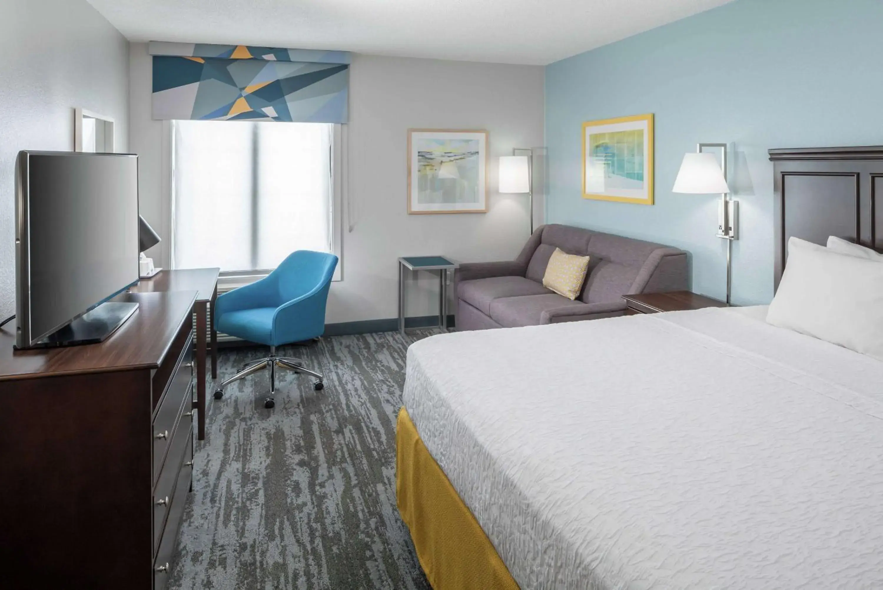 King Room with Sofa Bed and Study - Non-Smoking in Hampton Inn & Suites Miami-Doral Dolphin Mall King Room with Sofa Bed and Study - Non-Smoking in Hampton Inn & Suites Miami-Doral Dolphin Mall