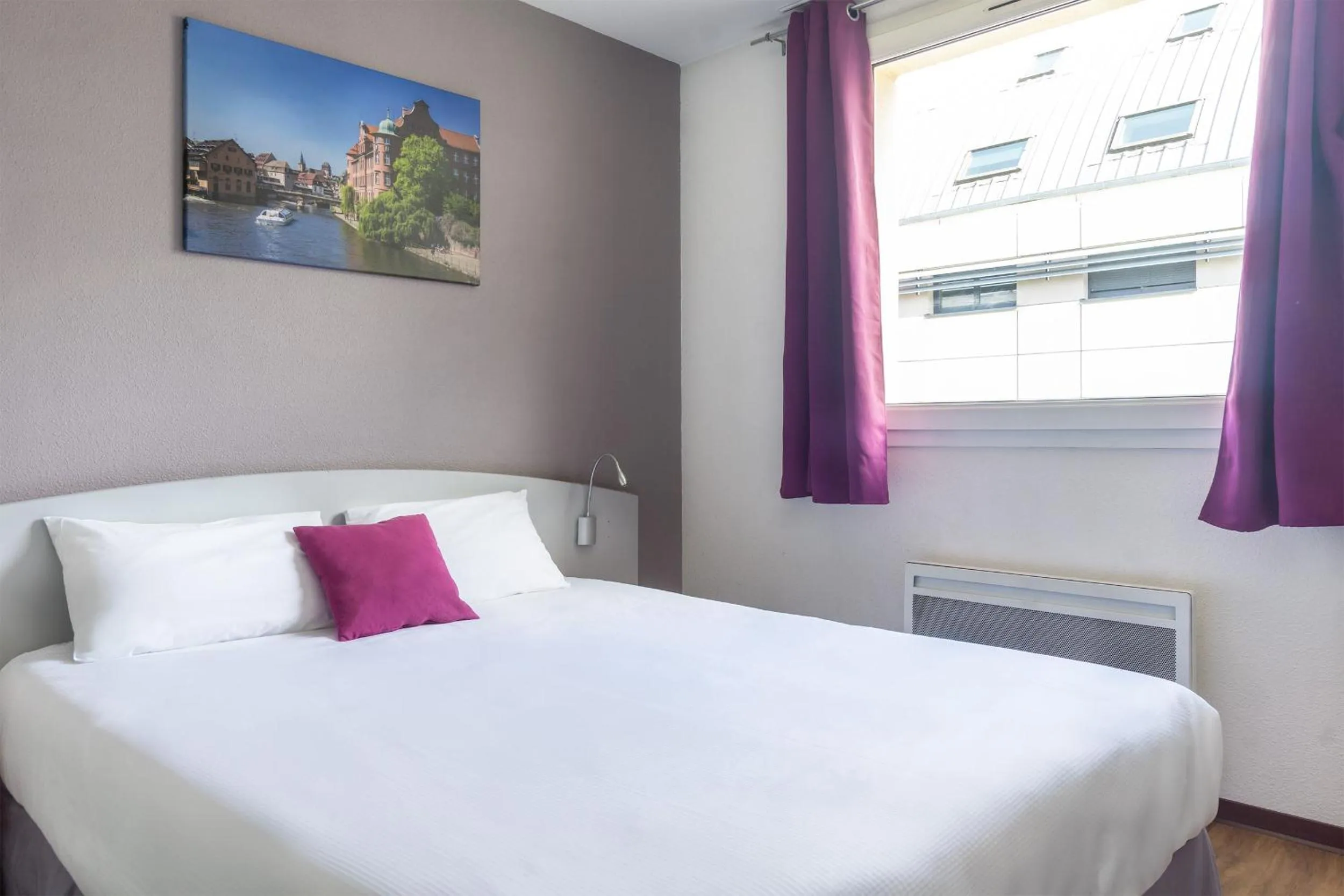 Bedroom, Bed in City Residence Access Strasbourg