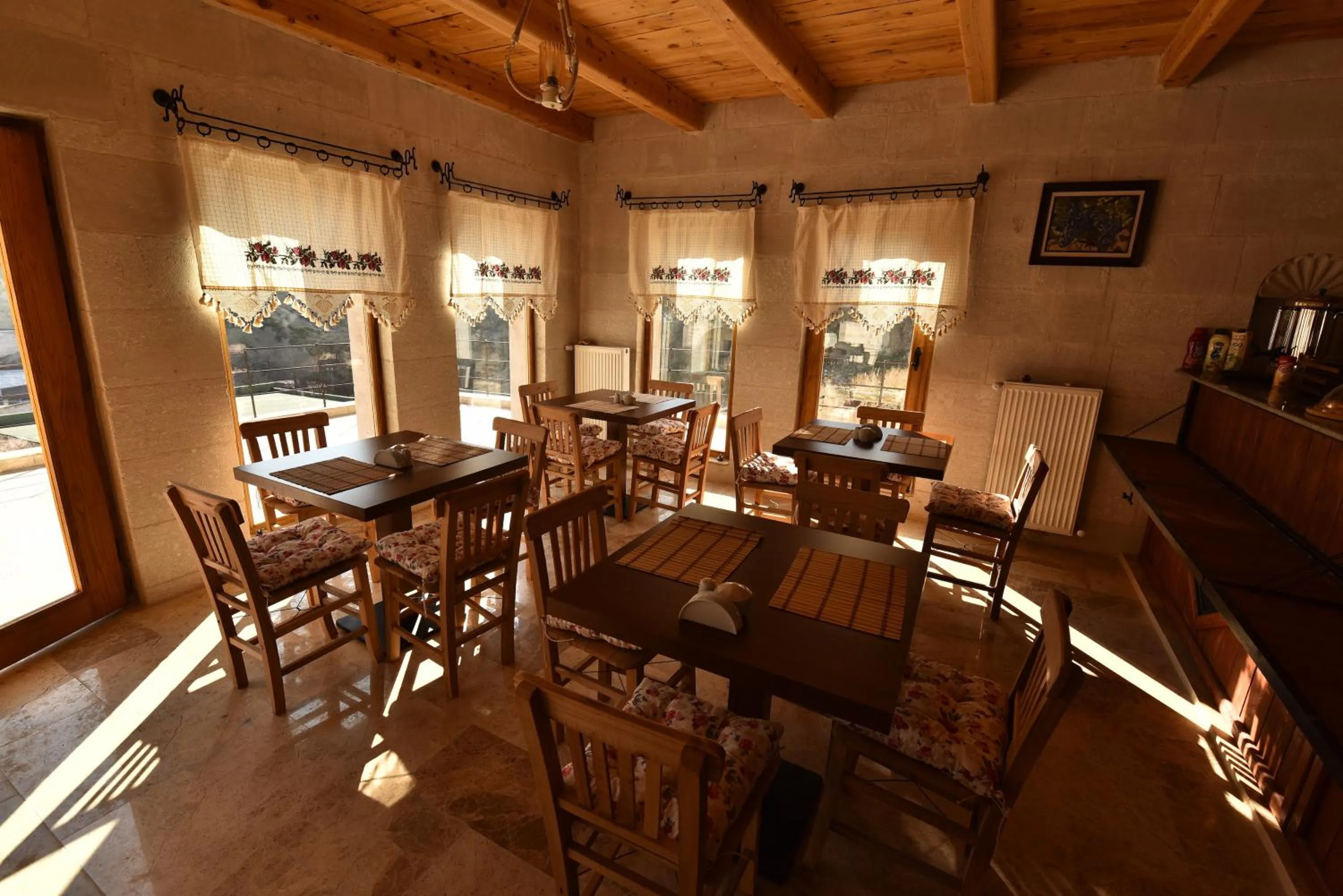 Restaurant/places to eat in Mosaic Cave Hotel