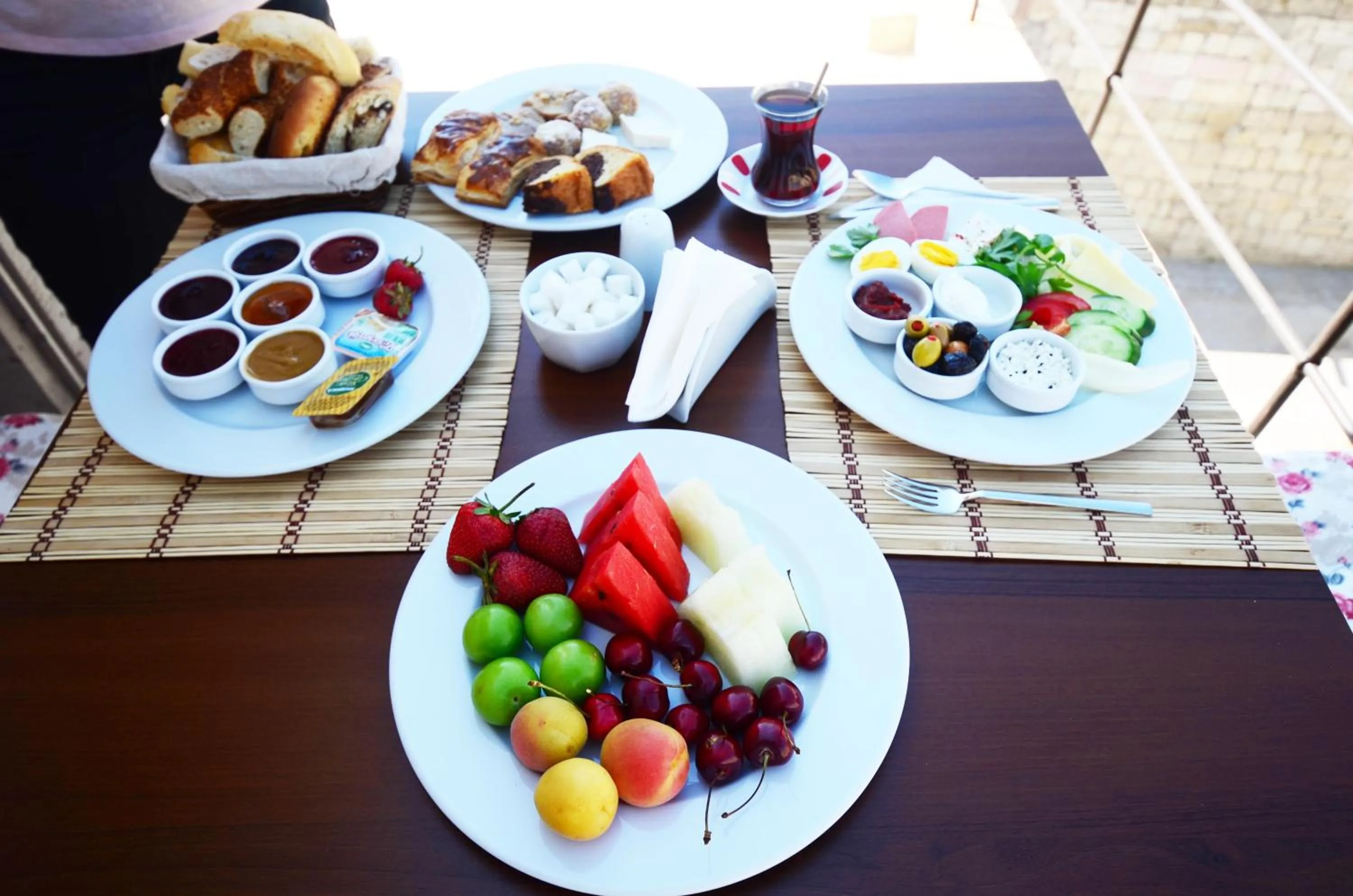 Food and drinks in Mosaic Cave Hotel