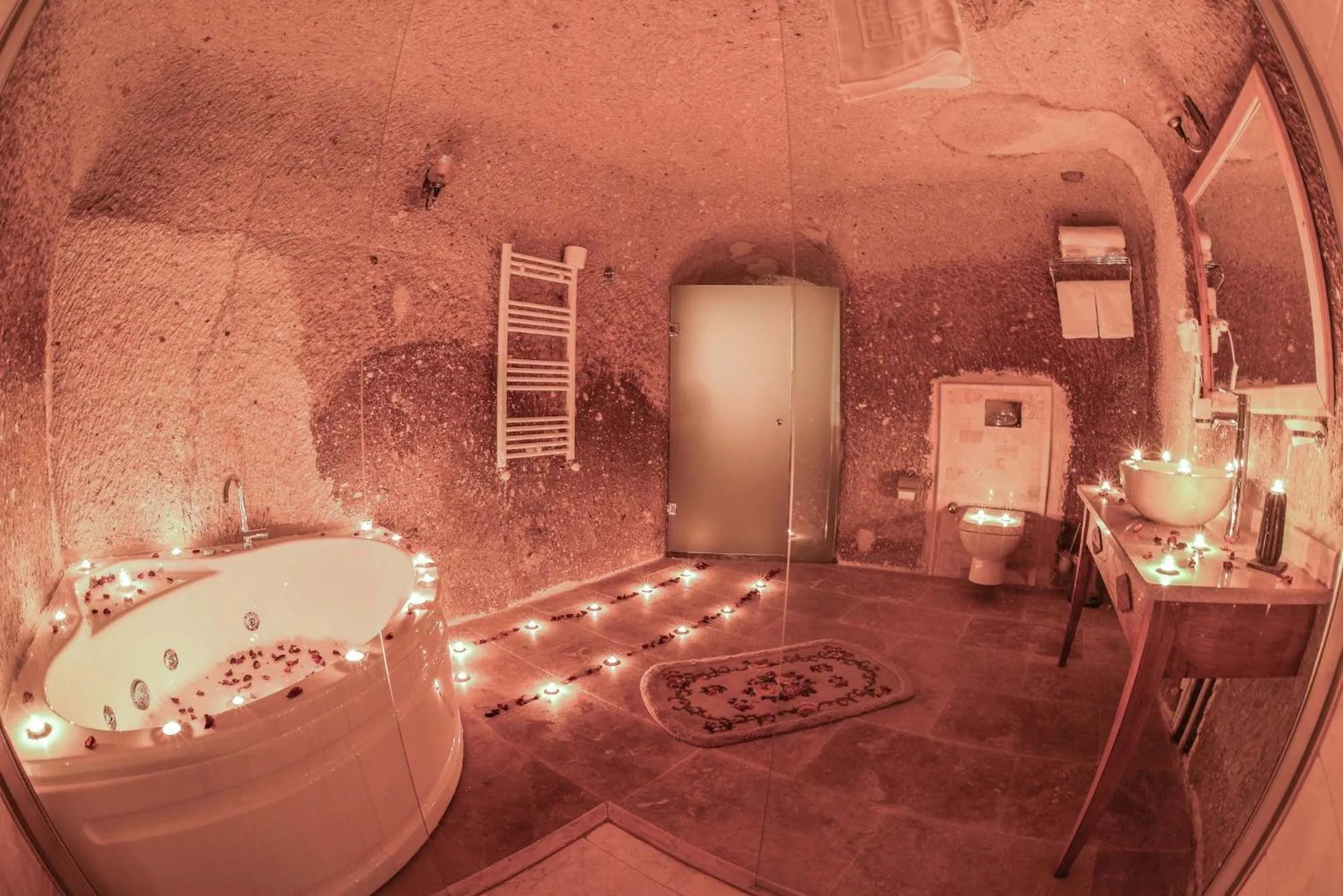 Hot Tub in Mosaic Cave Hotel