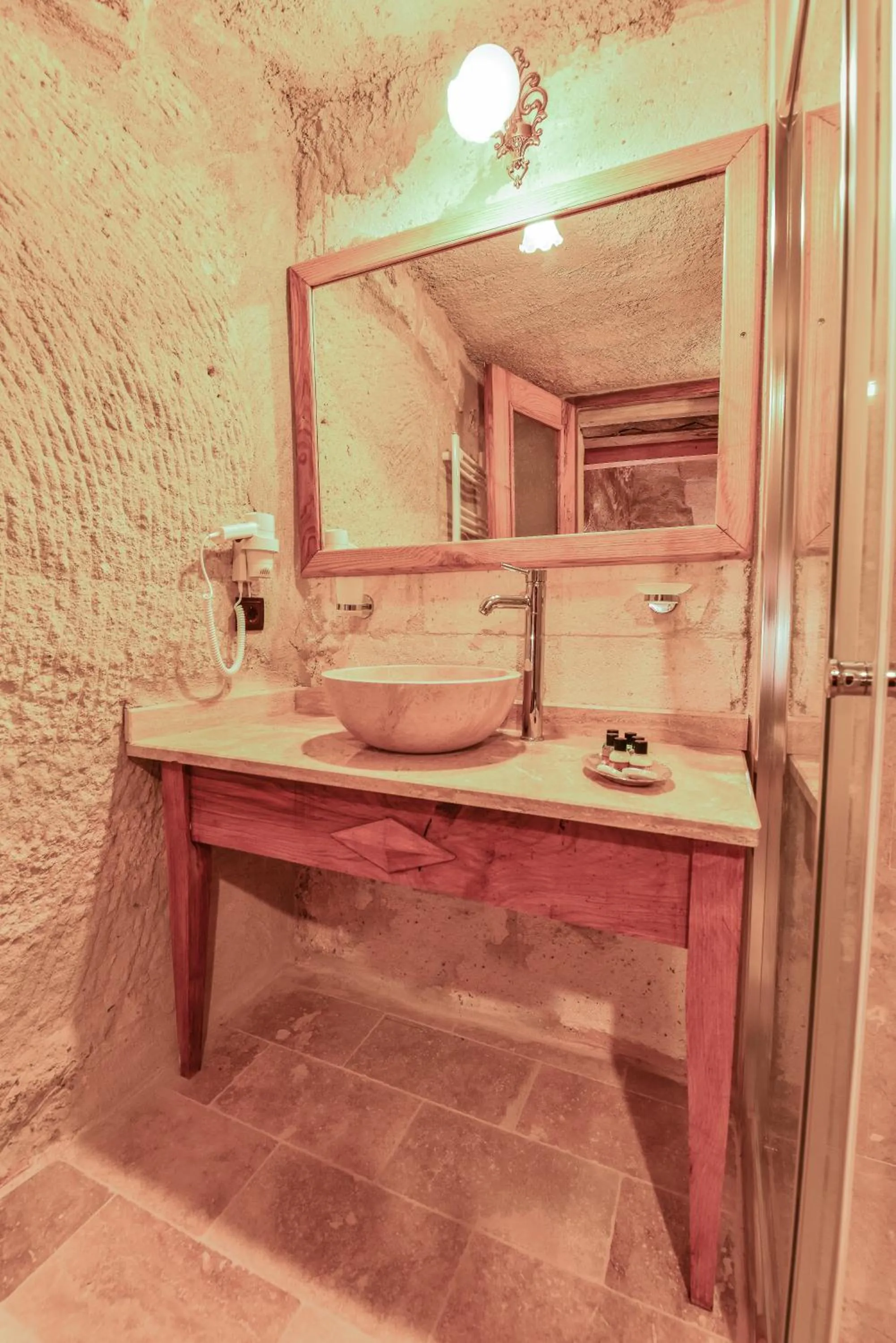 Shower in Mosaic Cave Hotel