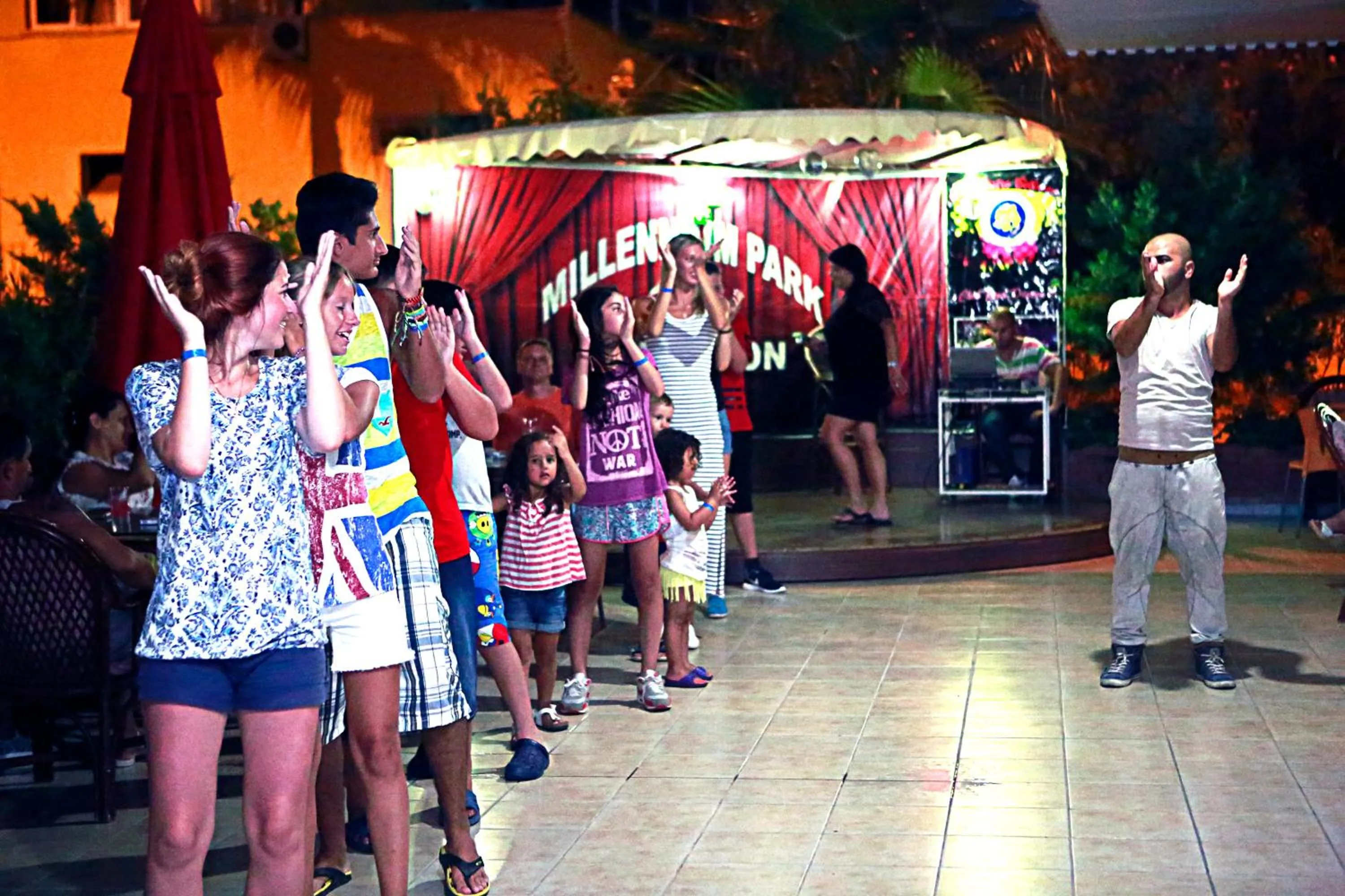 Evening entertainment in Alanya Risus Park Hotel