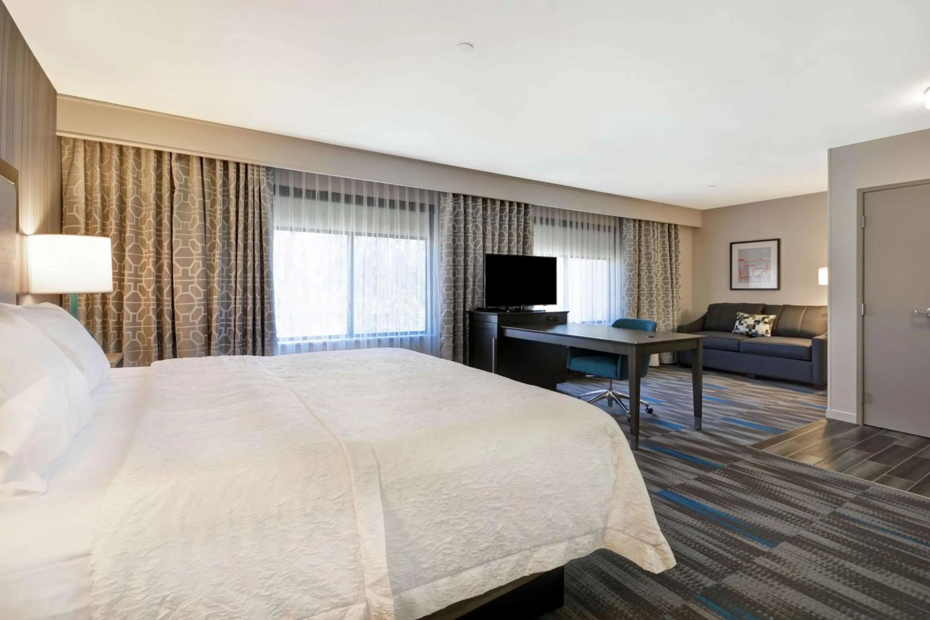 Bedroom, Bed in Hampton Inn & Suites Los Angeles Burbank Airport