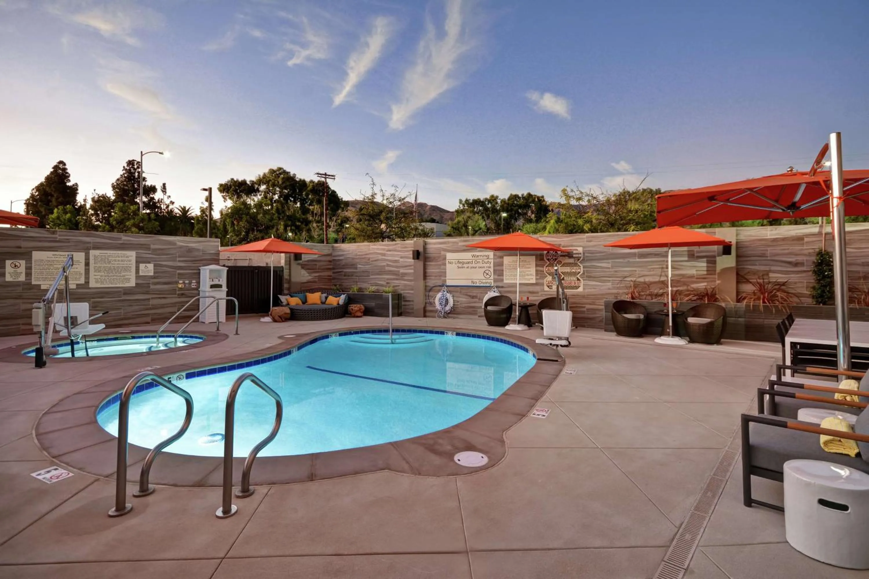 Pool view in Hampton Inn & Suites Los Angeles Burbank Airport