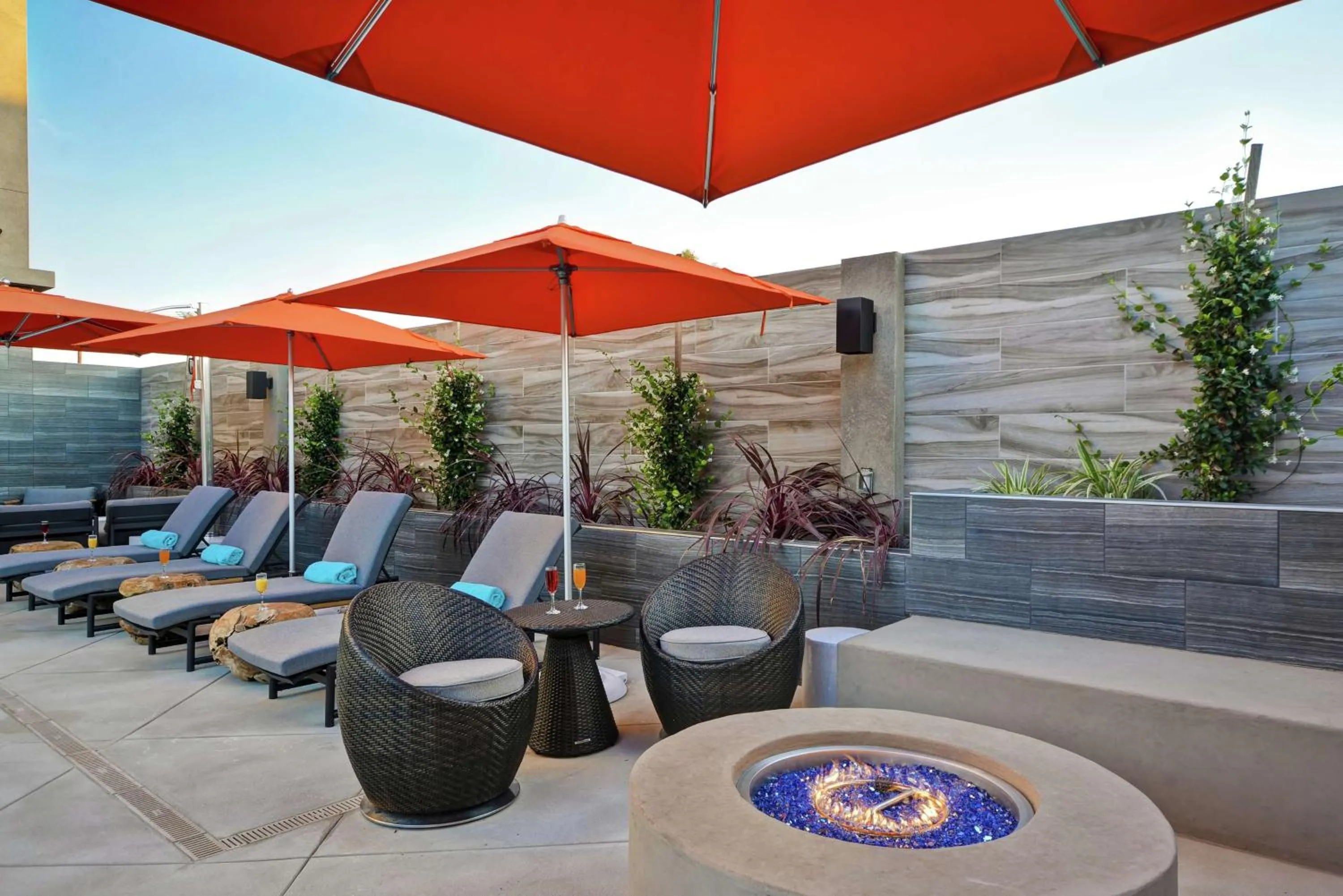 Pool view in Hampton Inn & Suites Los Angeles Burbank Airport