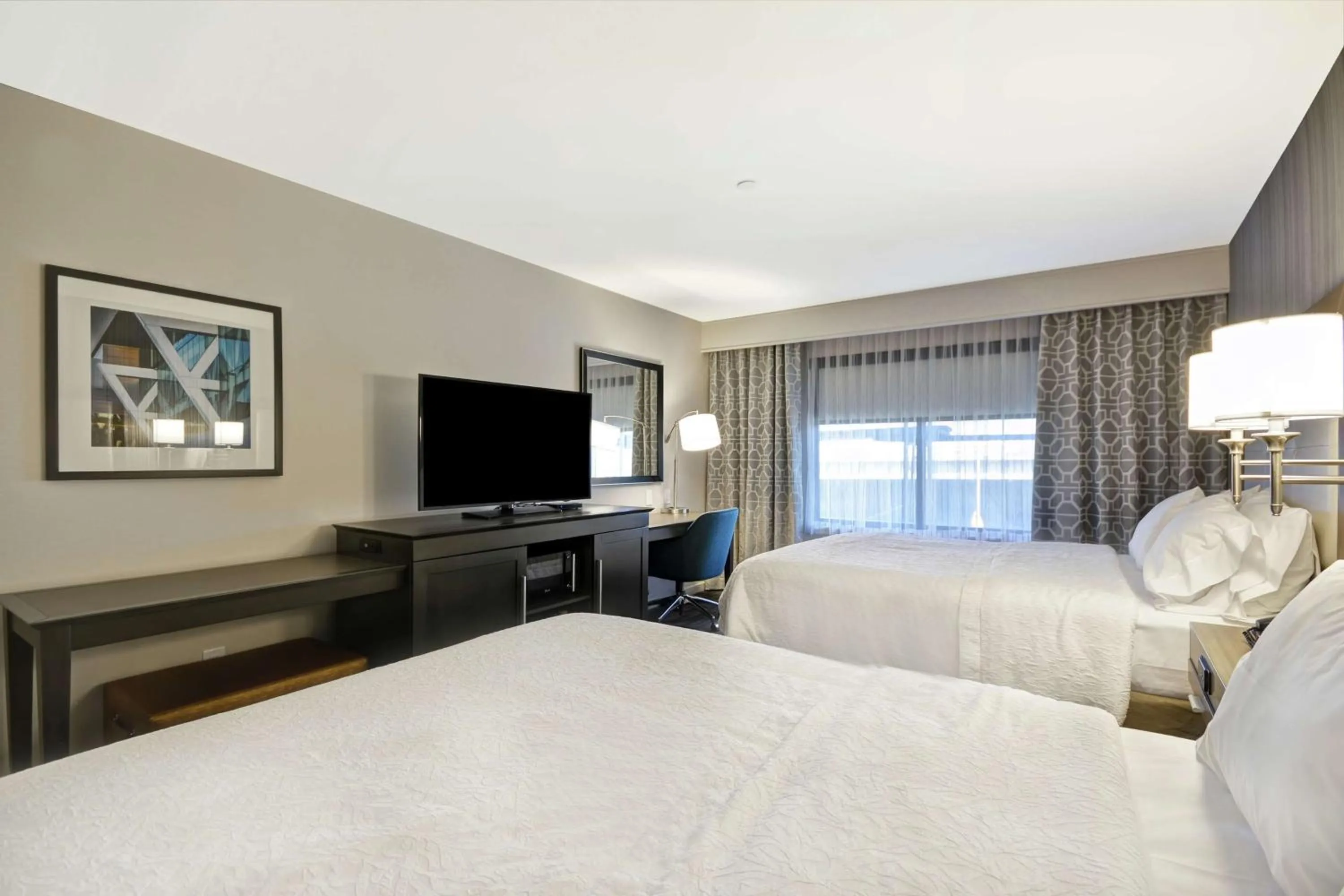 Bedroom, Bed in Hampton Inn & Suites Los Angeles Burbank Airport