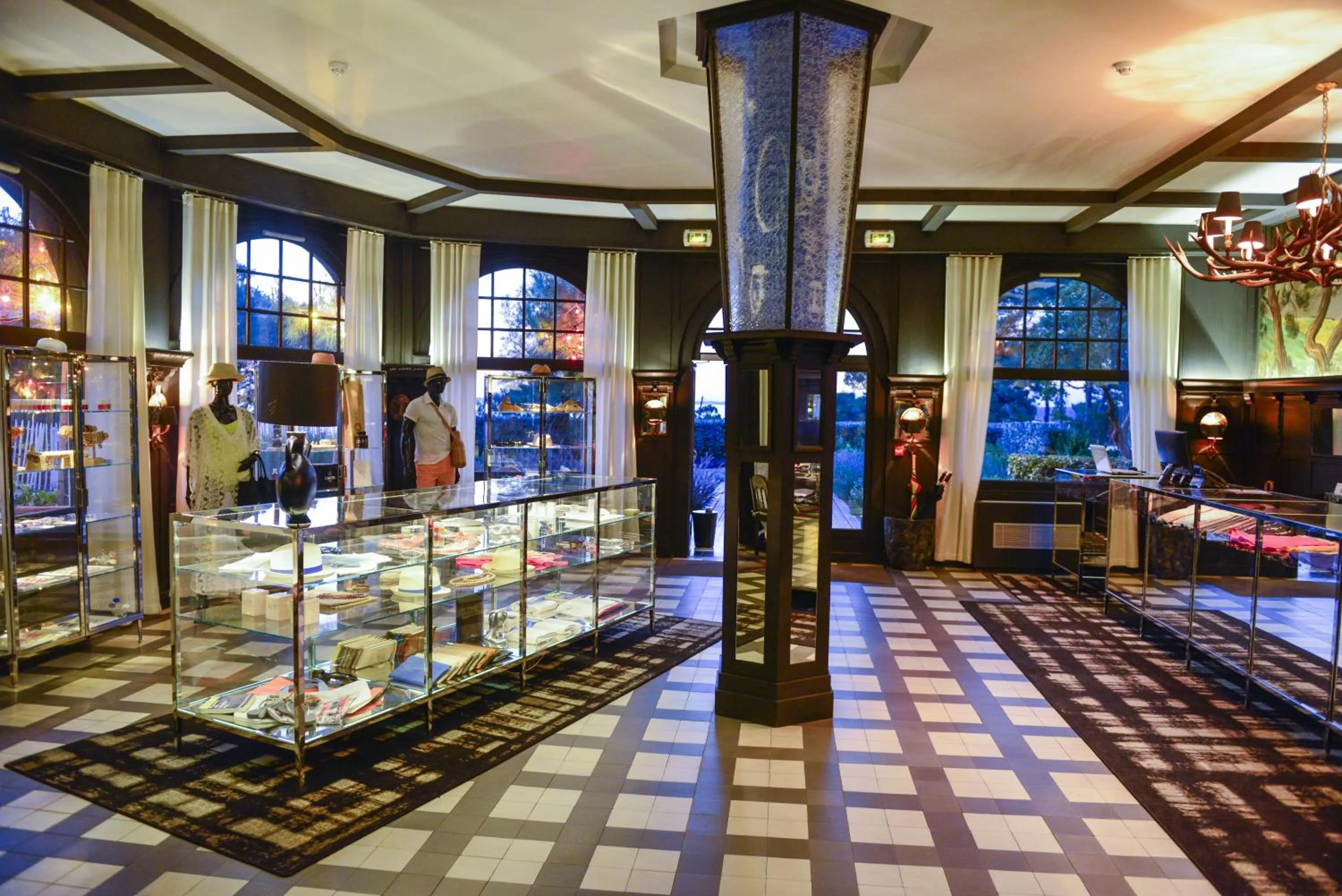 On-site shops in Hotel La Co(o)rniche