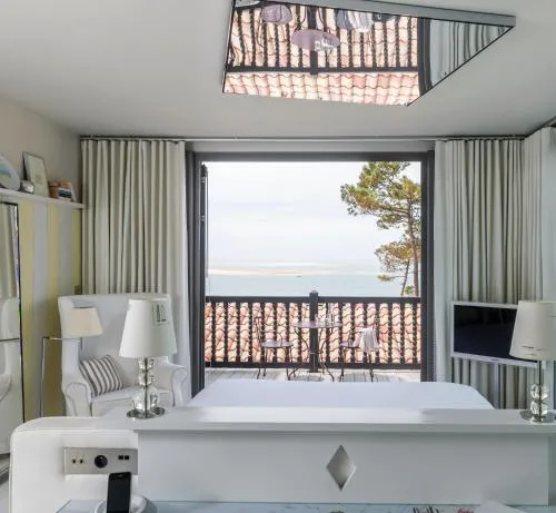 Hotel La Co(o)rniche