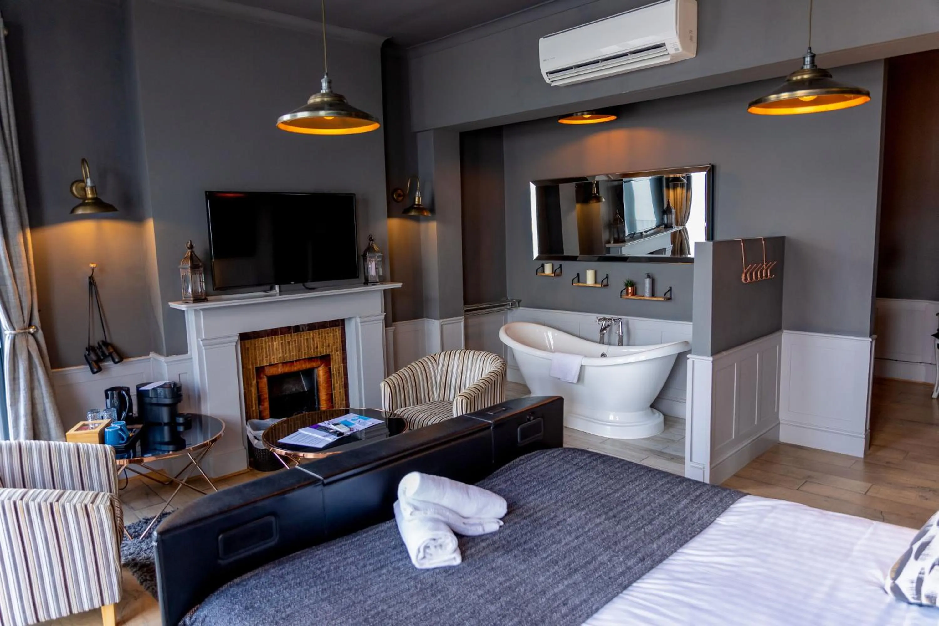 Bedroom, Bed in The Clarendon Hotel