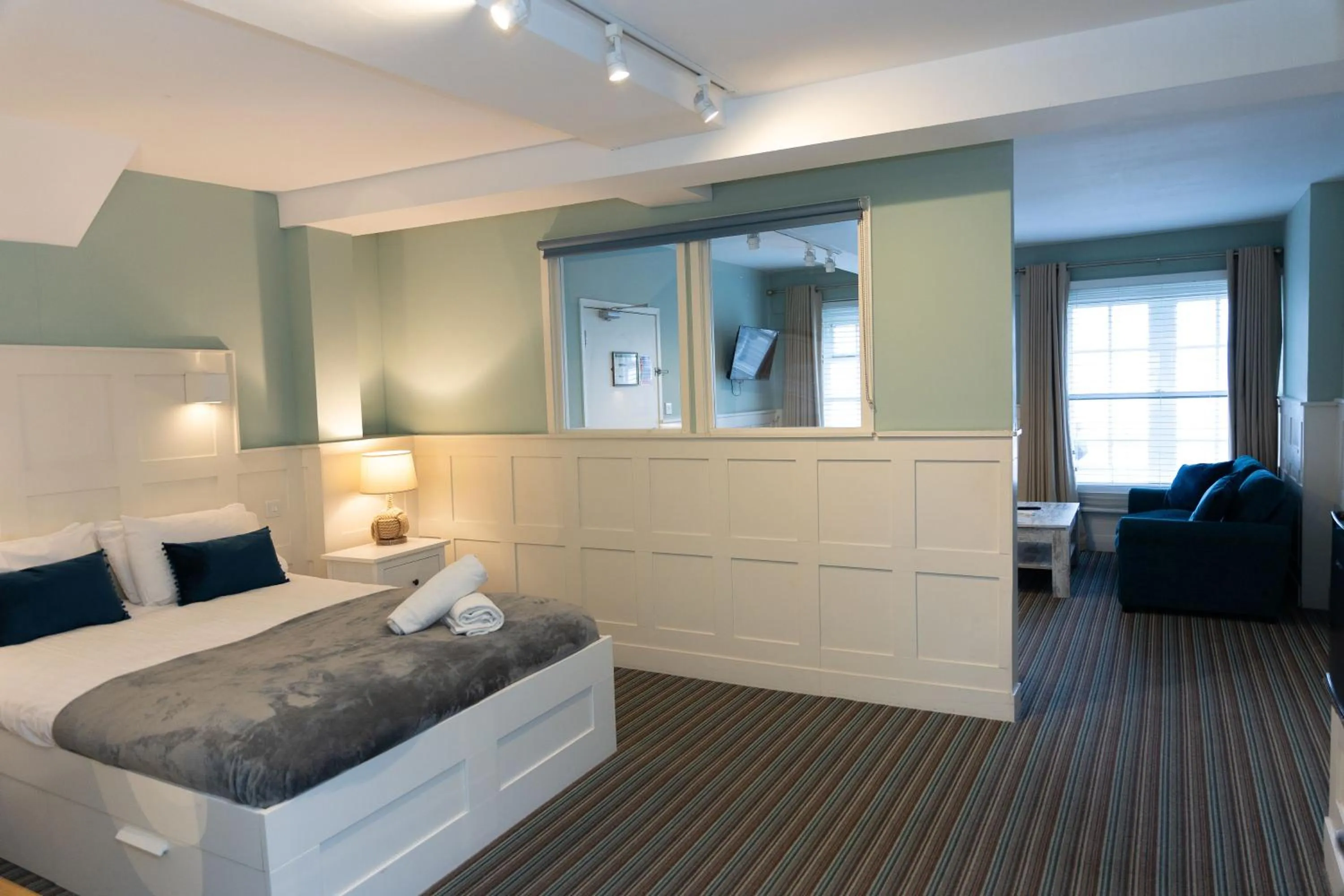 Bedroom, Bed in The Clarendon Hotel