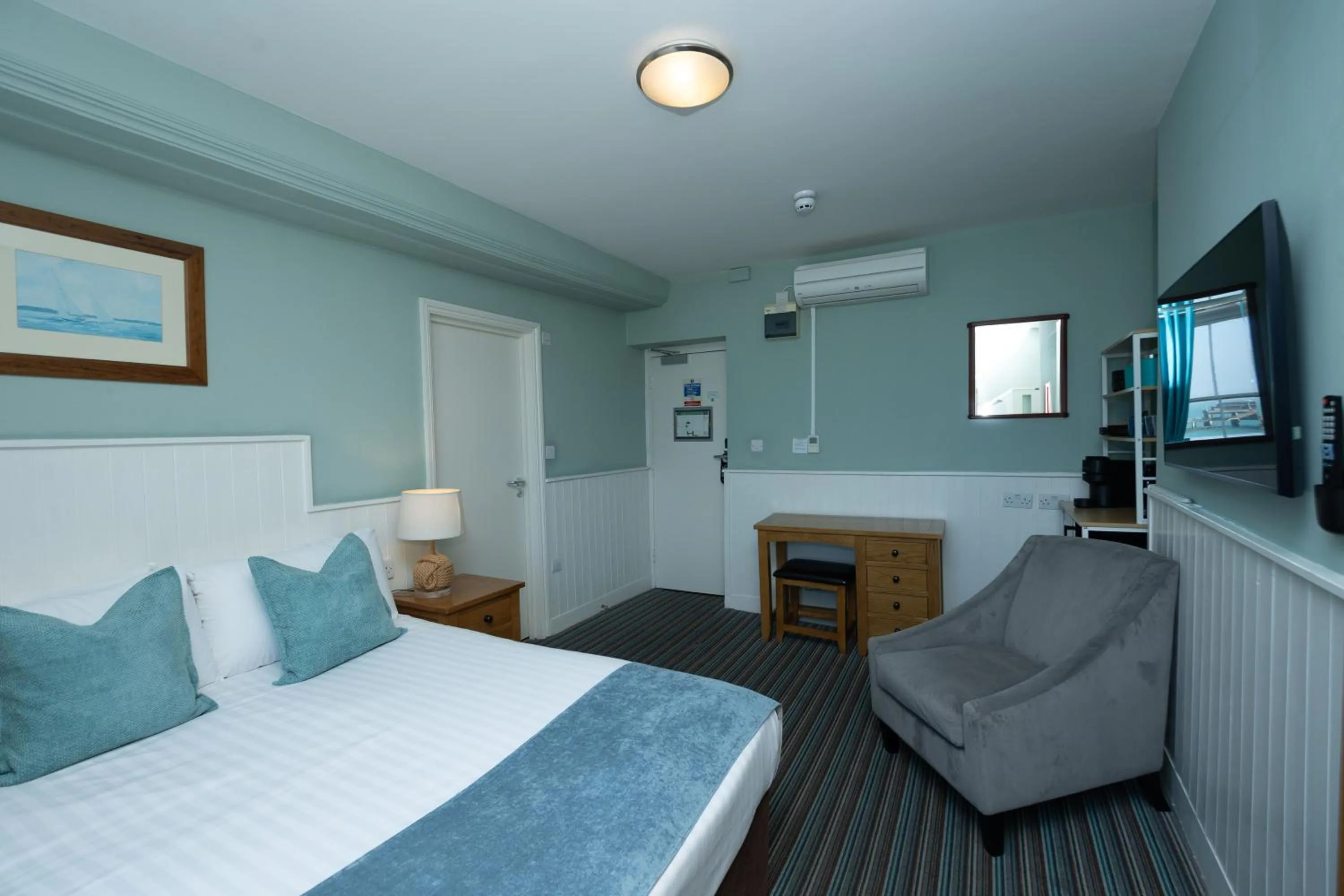 Bed in The Clarendon Hotel