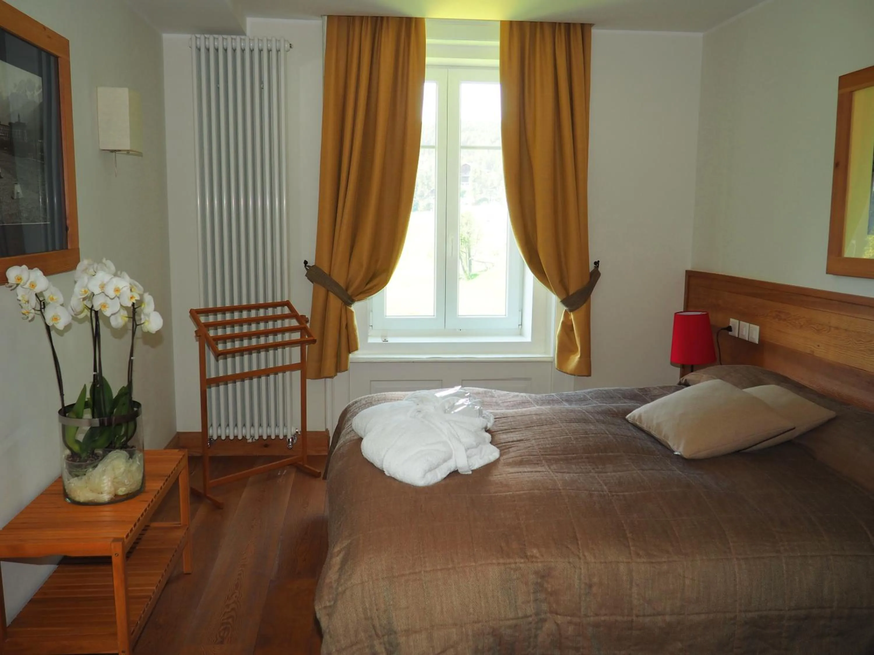 Bed in Maloja Palace Suites CO2-Neutral