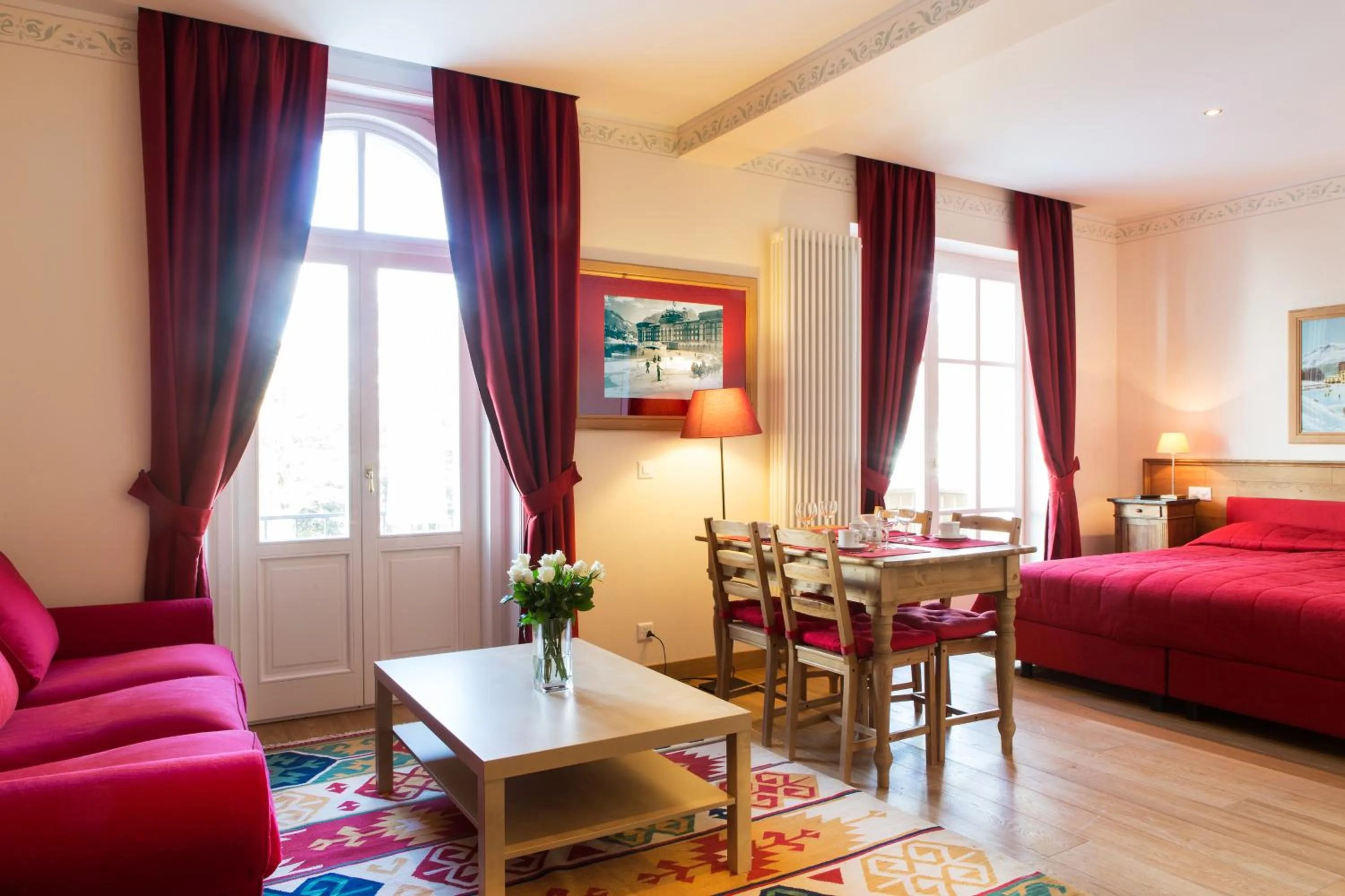 Living room, Bed in Maloja Palace Suites CO2-Neutral