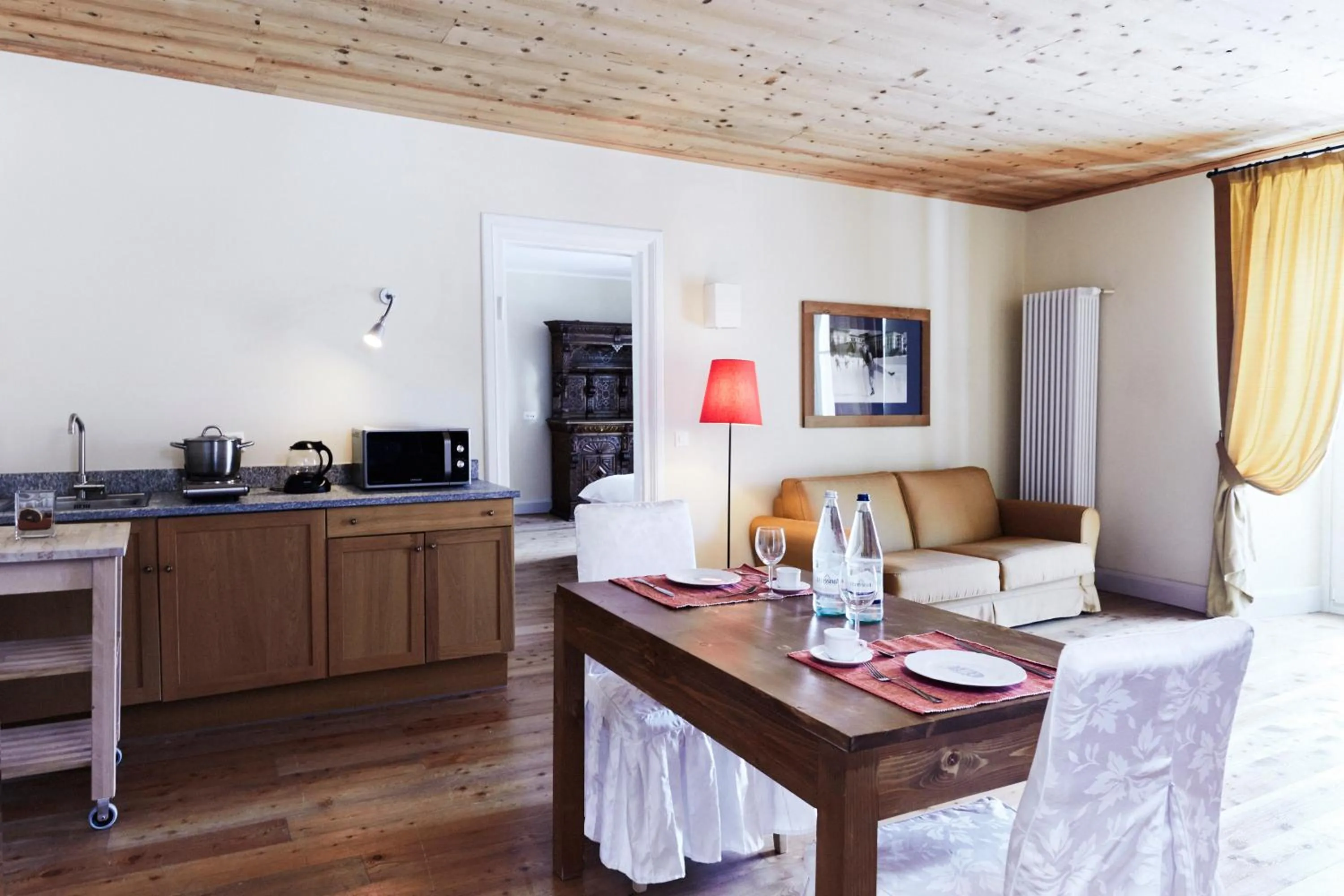 Kitchen or kitchenette in Maloja Palace Suites CO2-Neutral