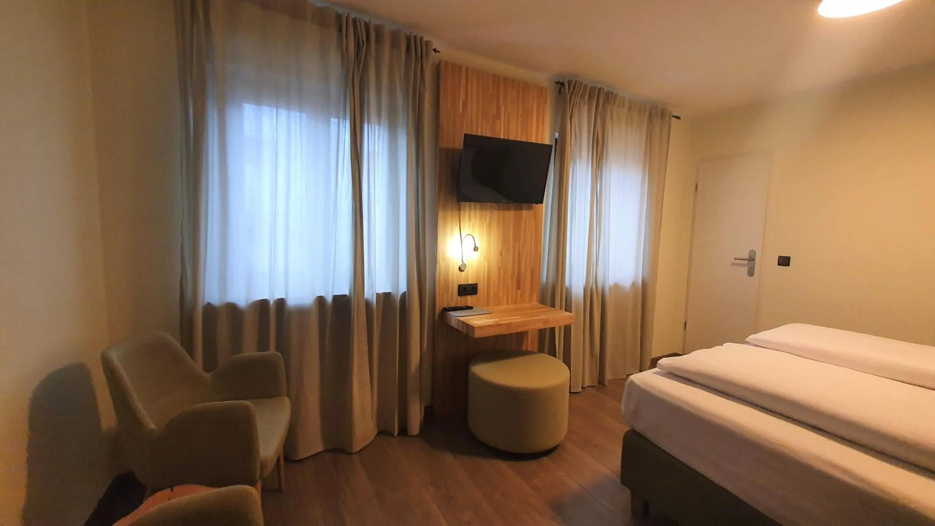 Photo of the whole room, Bed in Der Höfener Garten