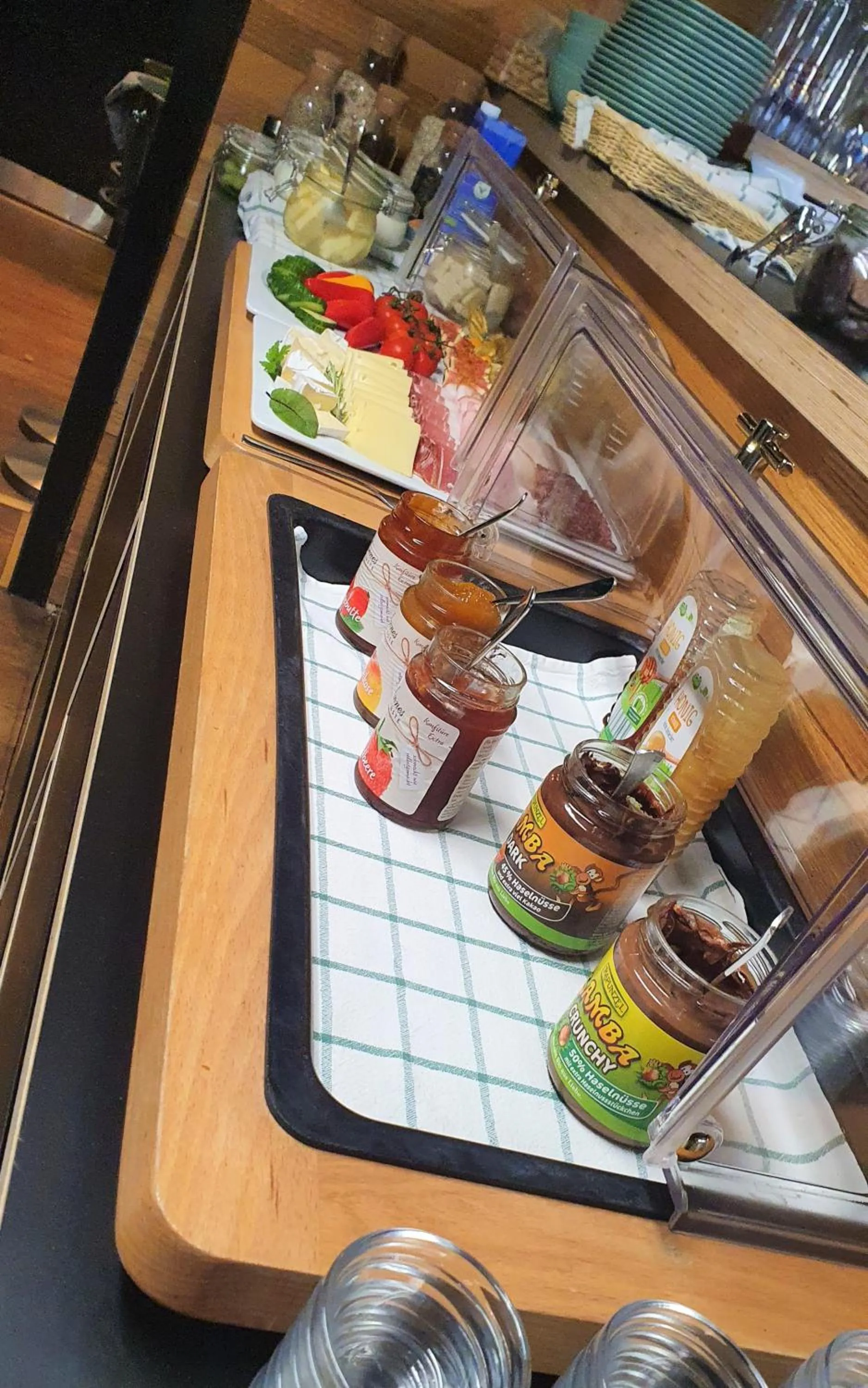 Buffet breakfast in Der Höfener Garten