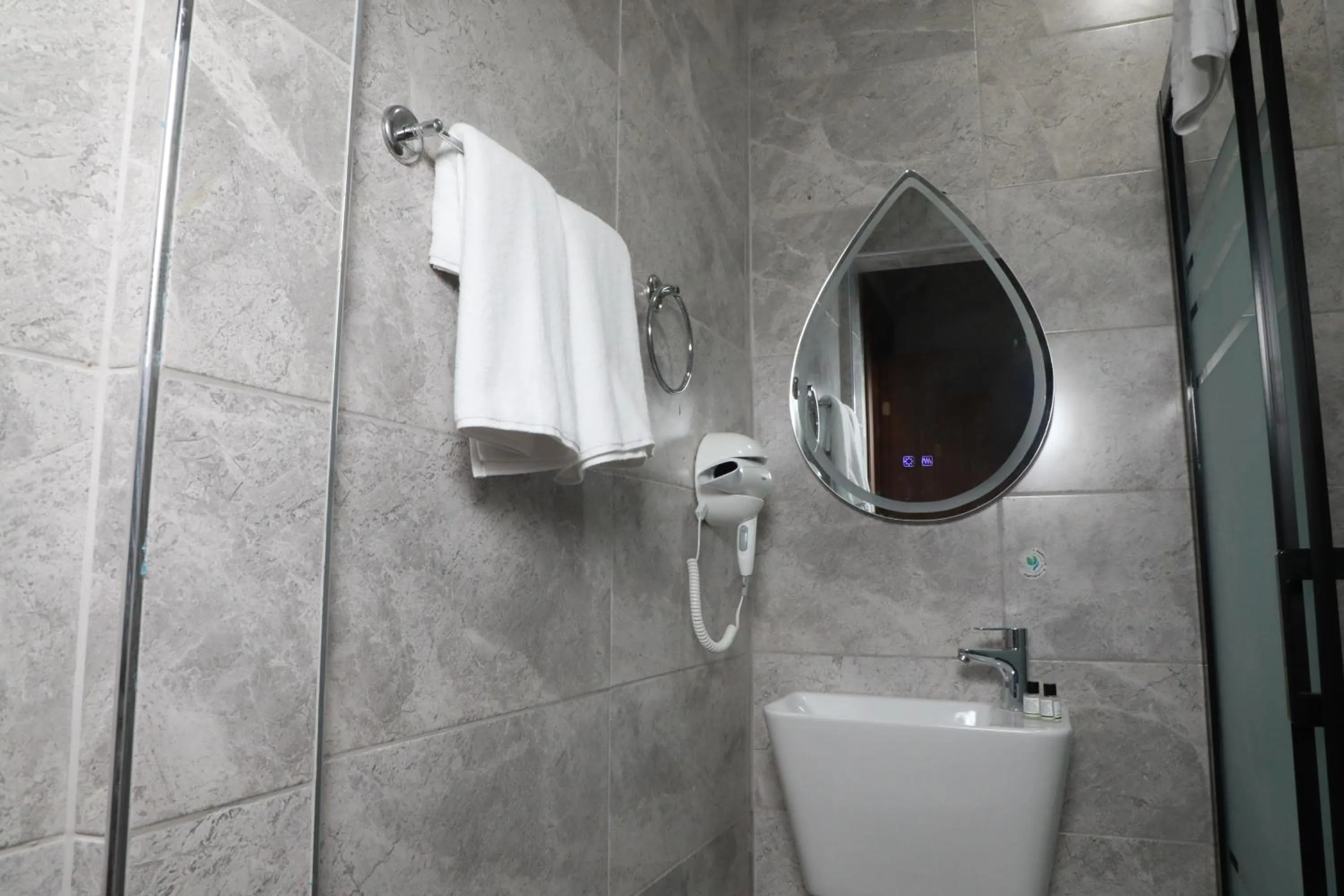 Shower in Rays Hotel - Bakirkoy Istanbul City Center