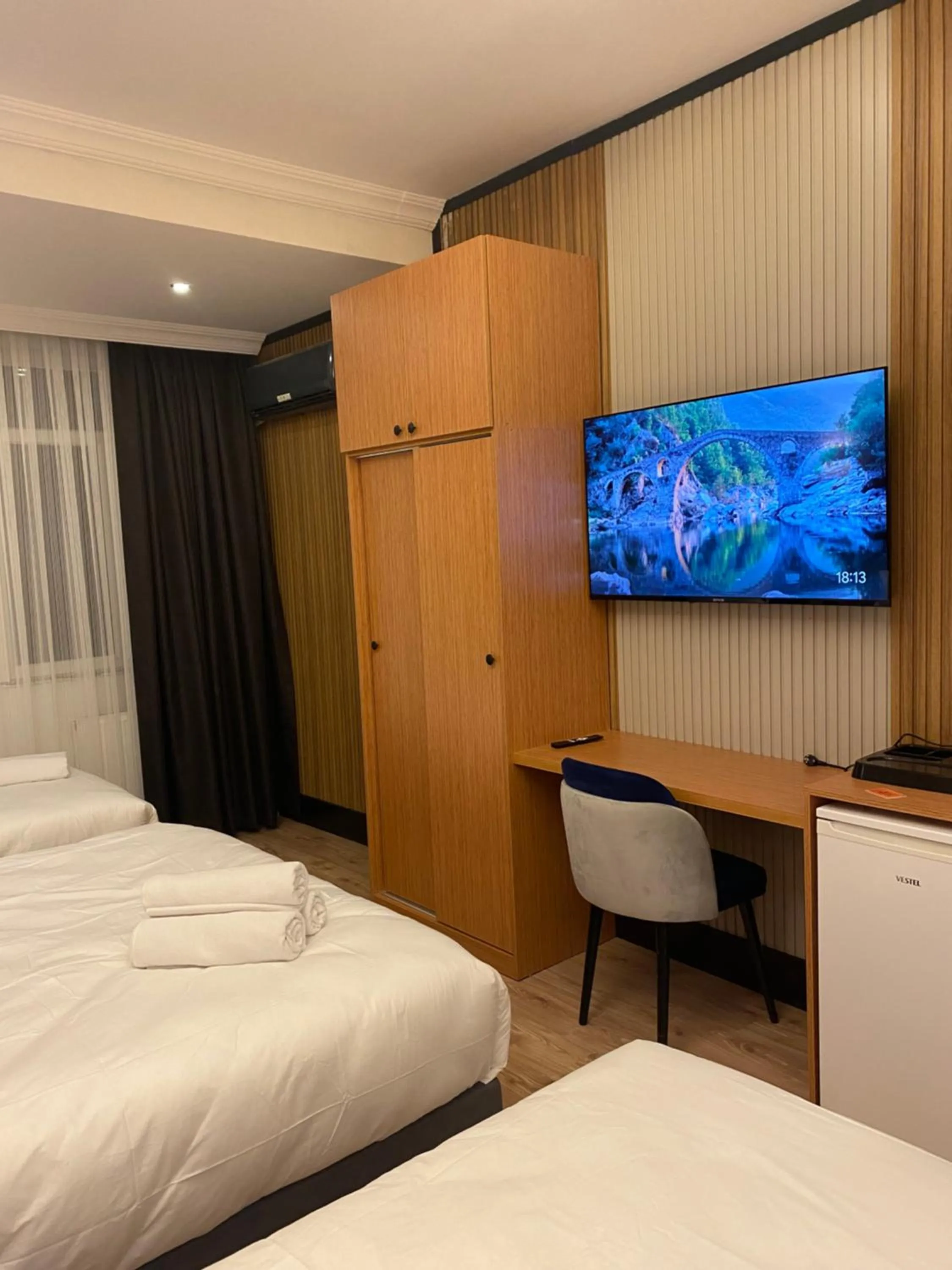 Communal lounge/ TV room, Bed in Rays Hotel - Bakirkoy Istanbul City Center