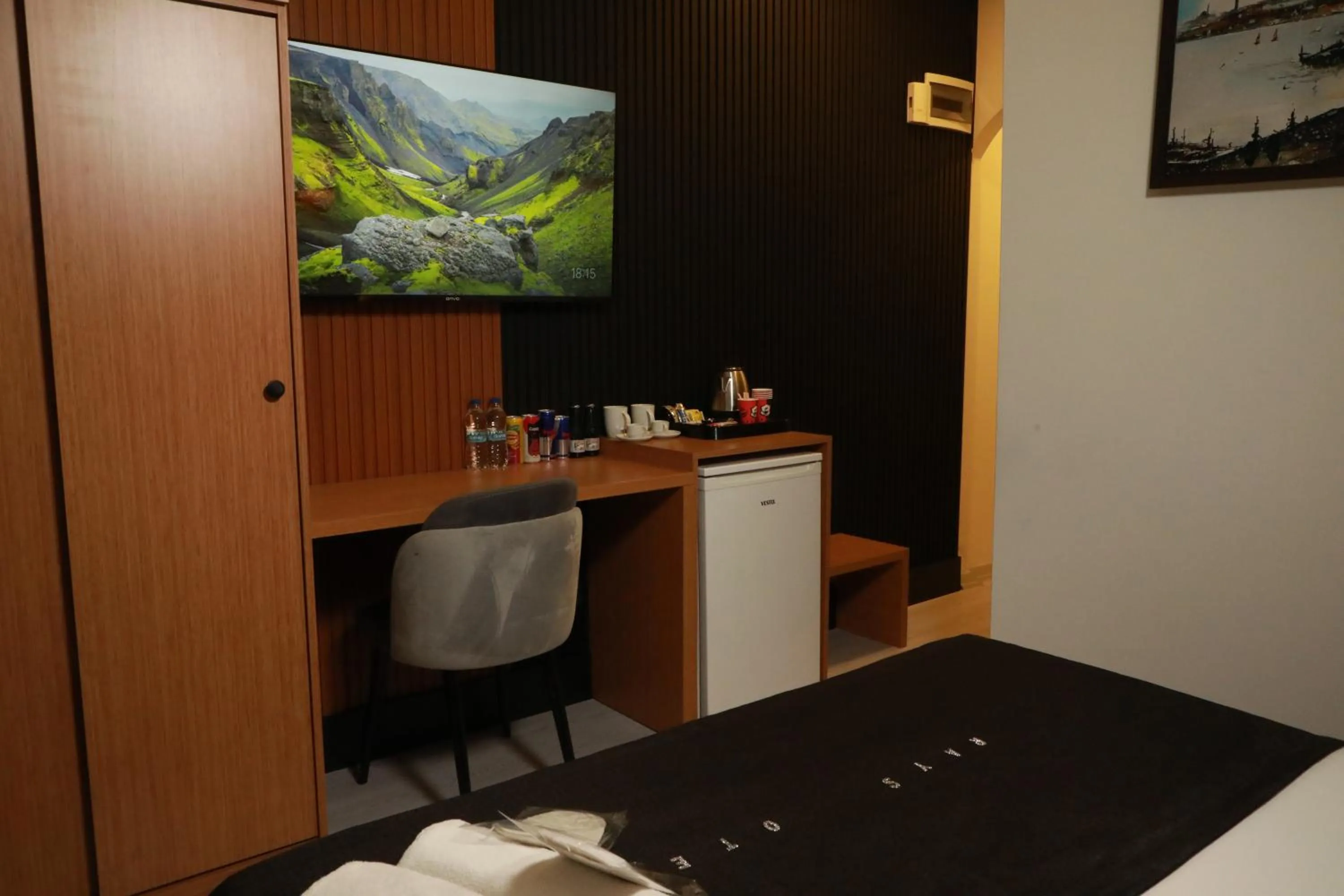 TV and multimedia, Bed in Rays Hotel - Bakirkoy Istanbul City Center