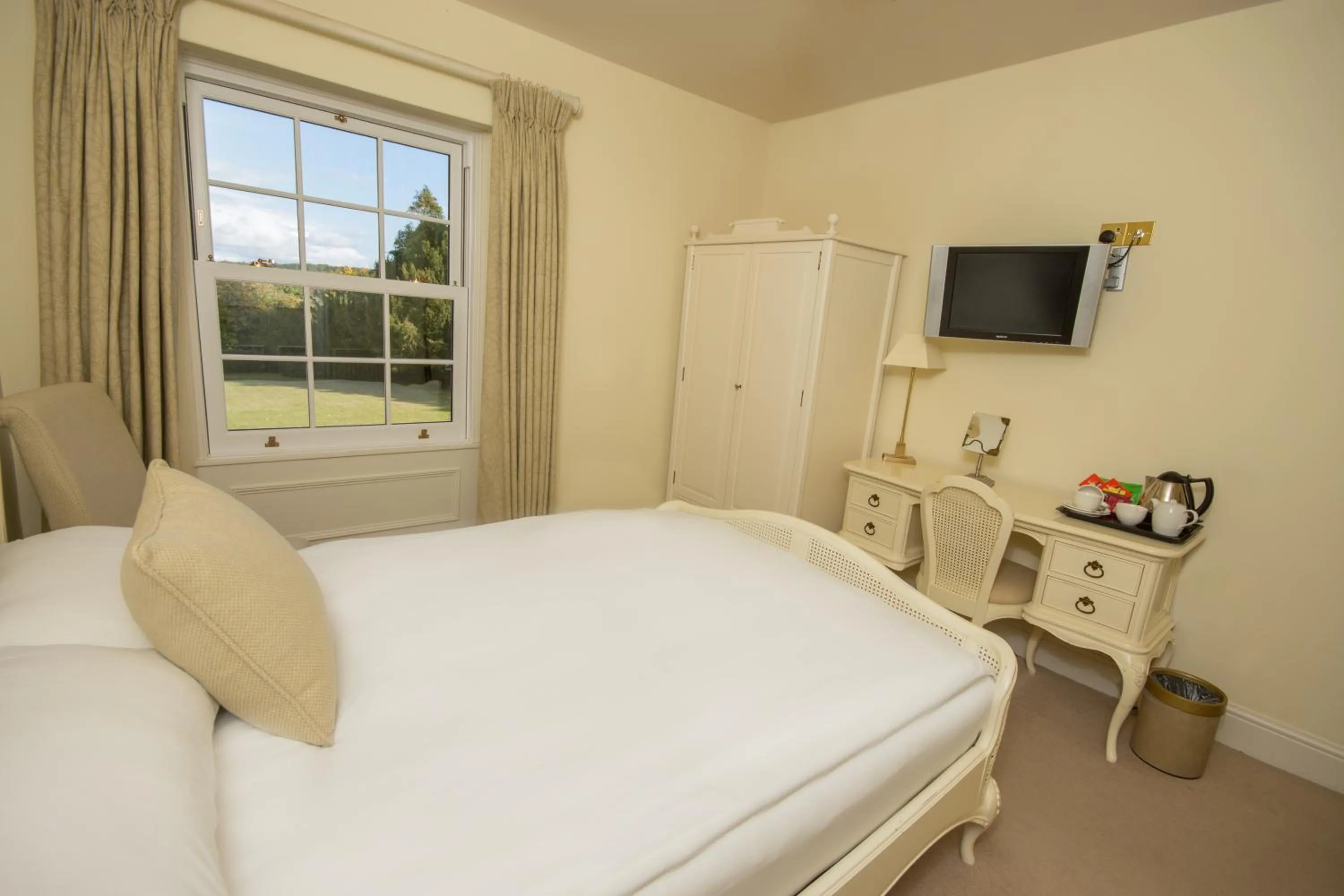 Bedroom, Bed in Burythorpe House