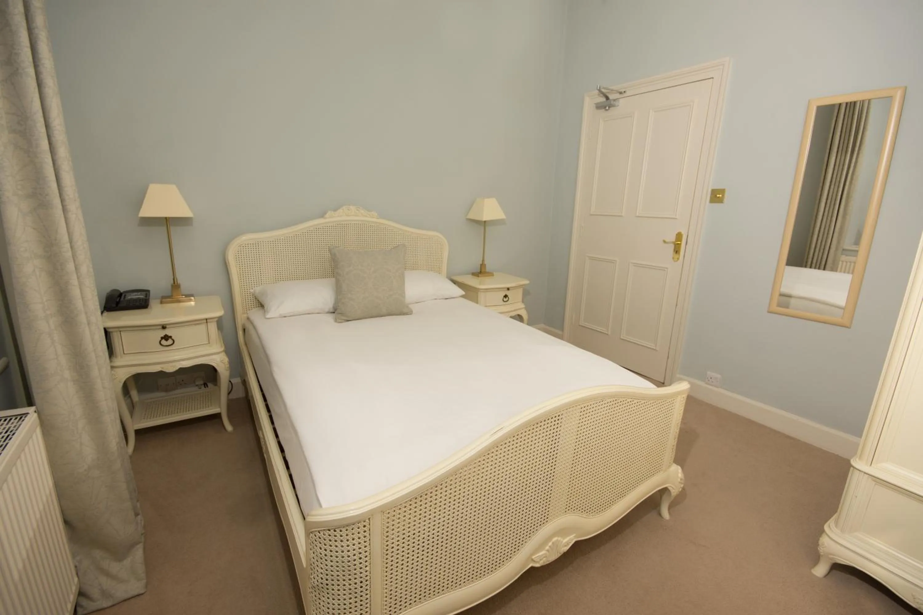 Bedroom, Bed in Burythorpe House
