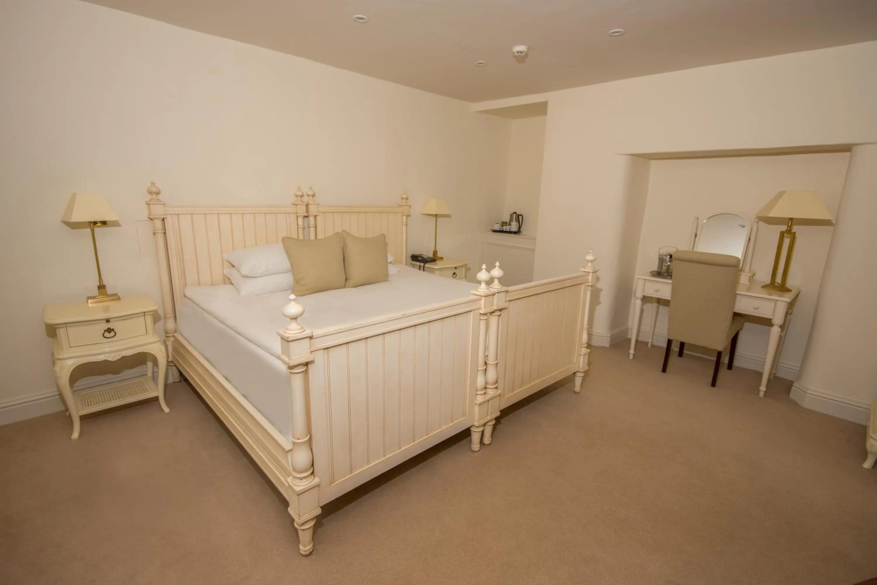 Bedroom, Bed in Burythorpe House